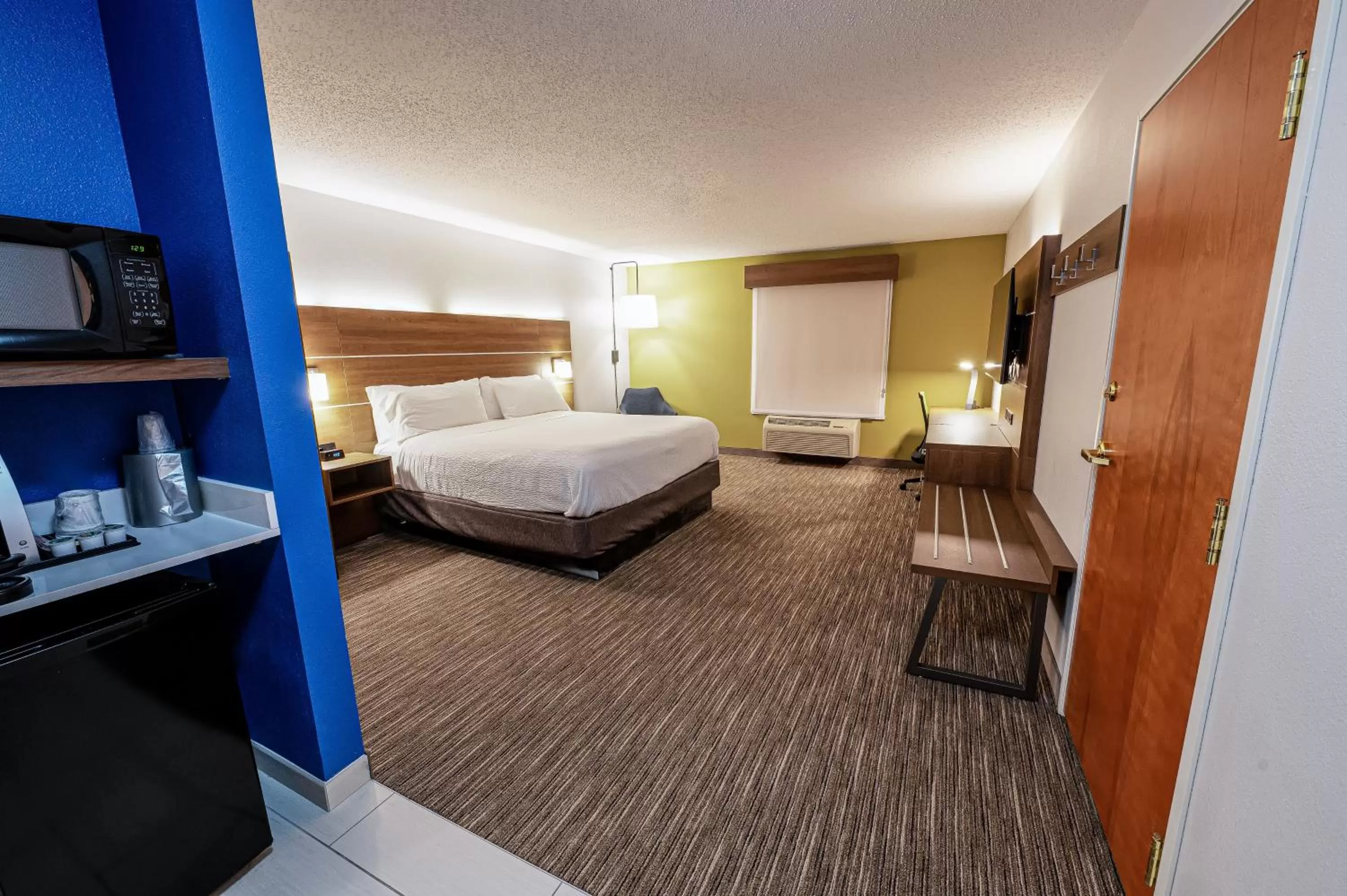 Photo of the whole room, Bed in Holiday Inn Express Hotel & Suites Goshen by IHG