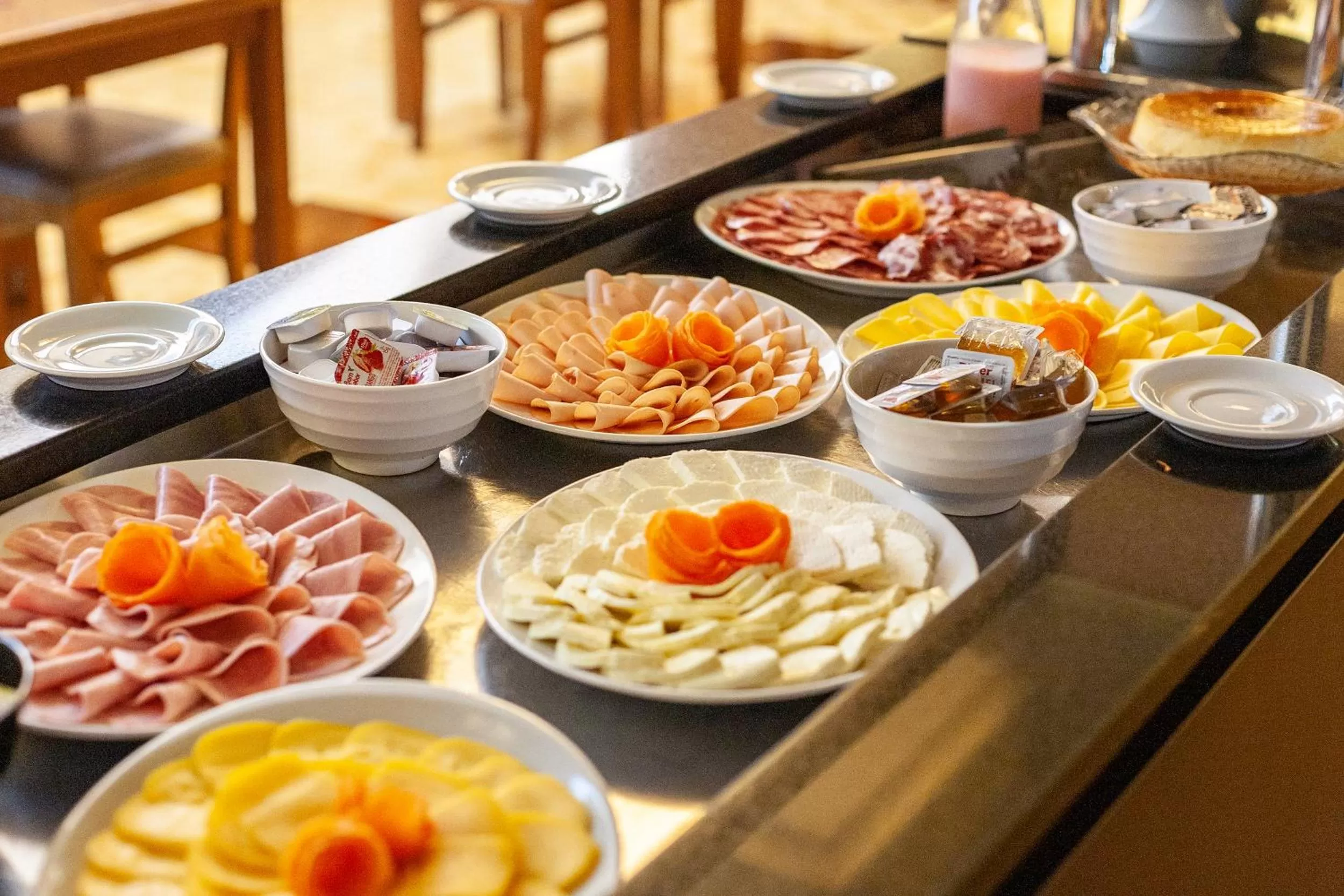 Breakfast in Tri Hotel Executive Caxias