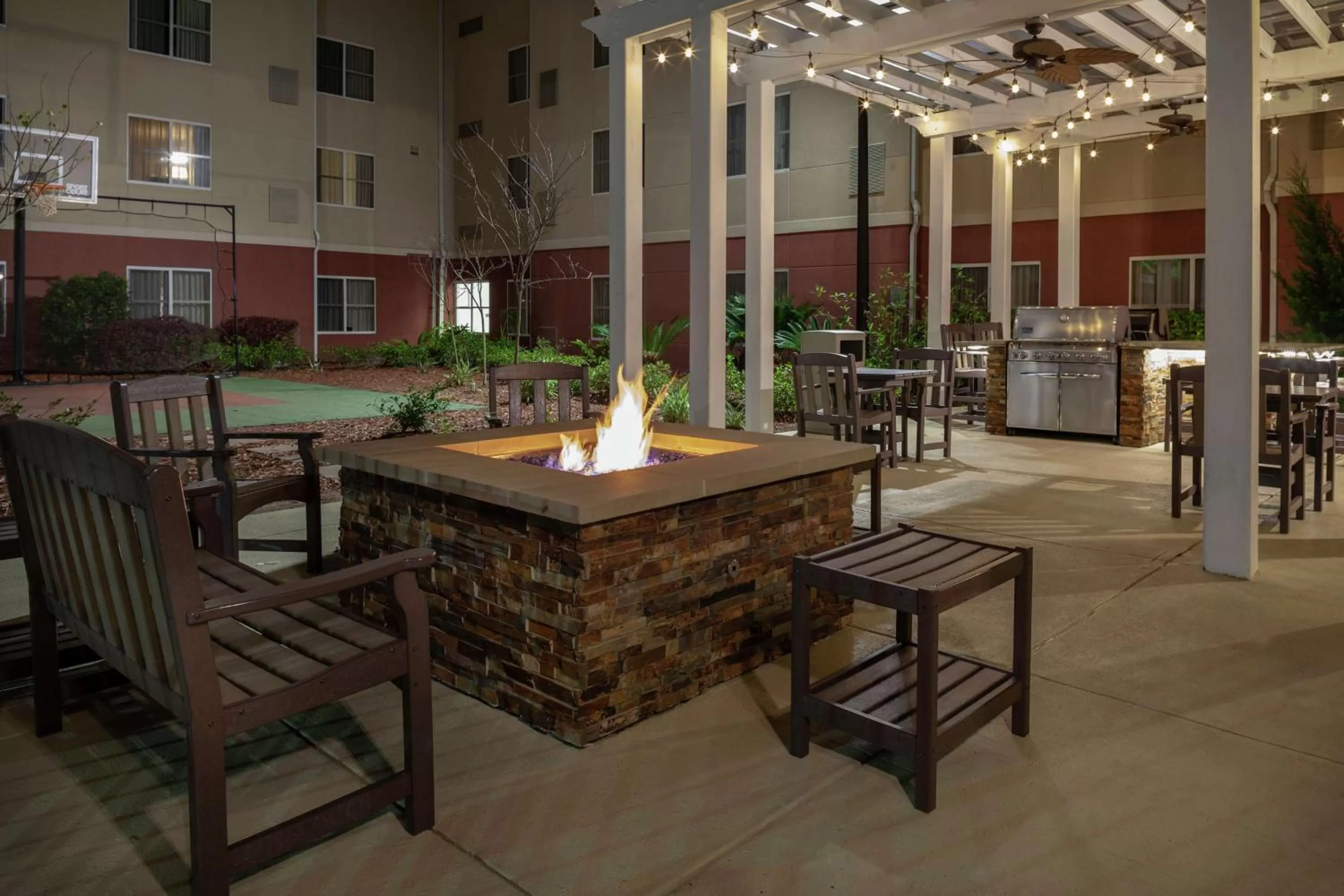 Dining area in Homewood Suites by Hilton Tallahassee