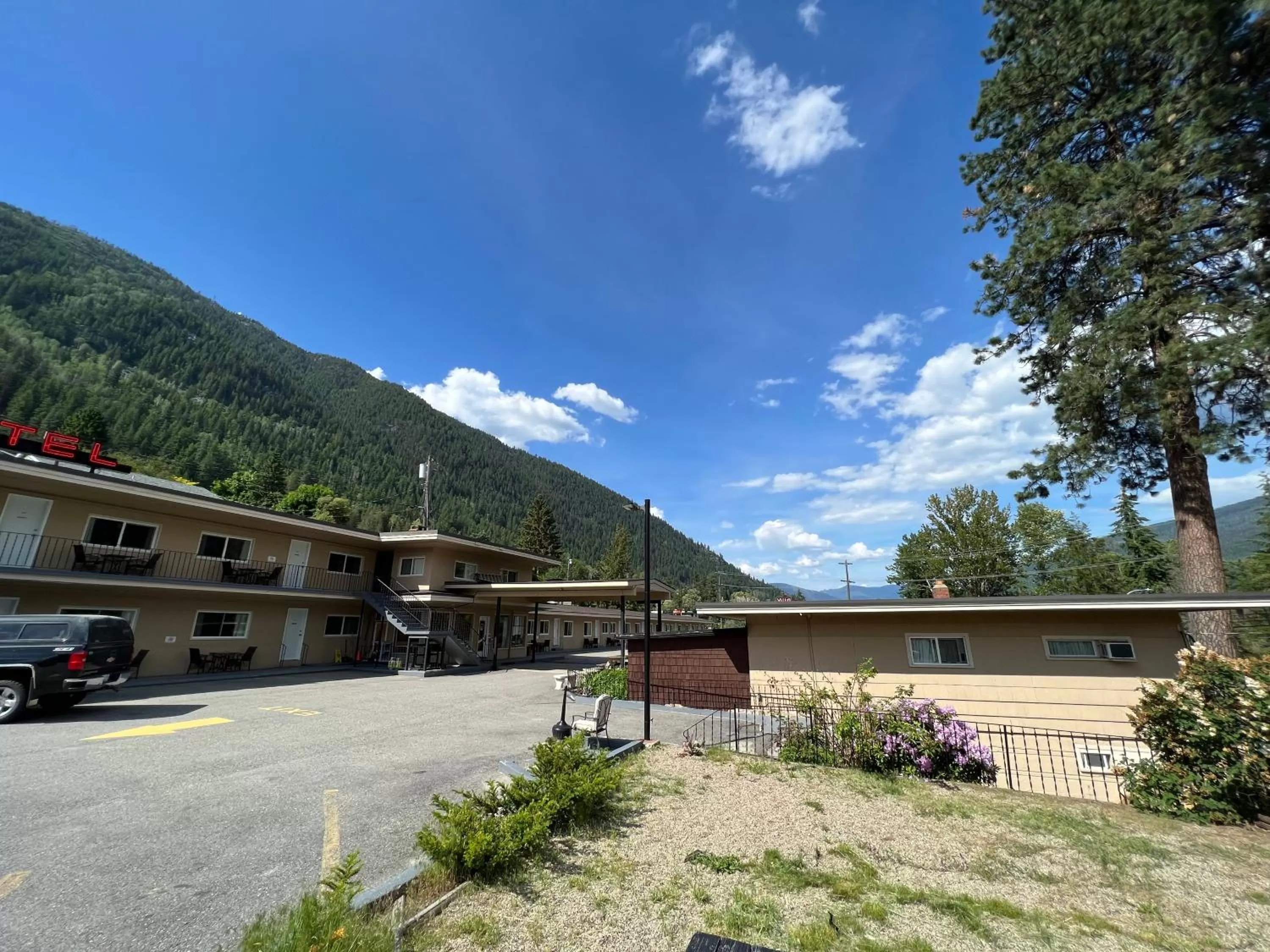 Property building in Villa Motel