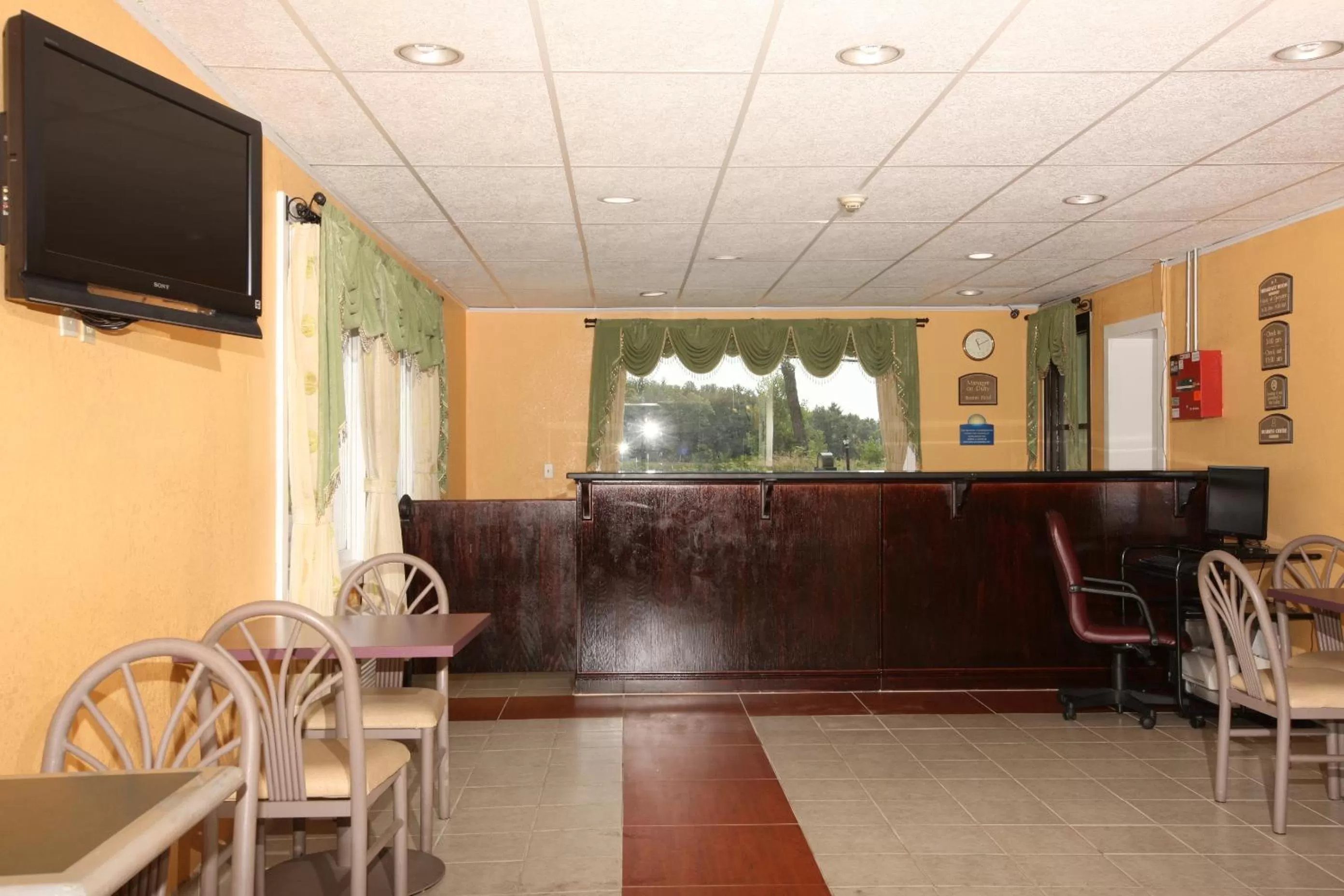 Lobby or reception in Days Inn by Wyndham Queensbury/Lake George