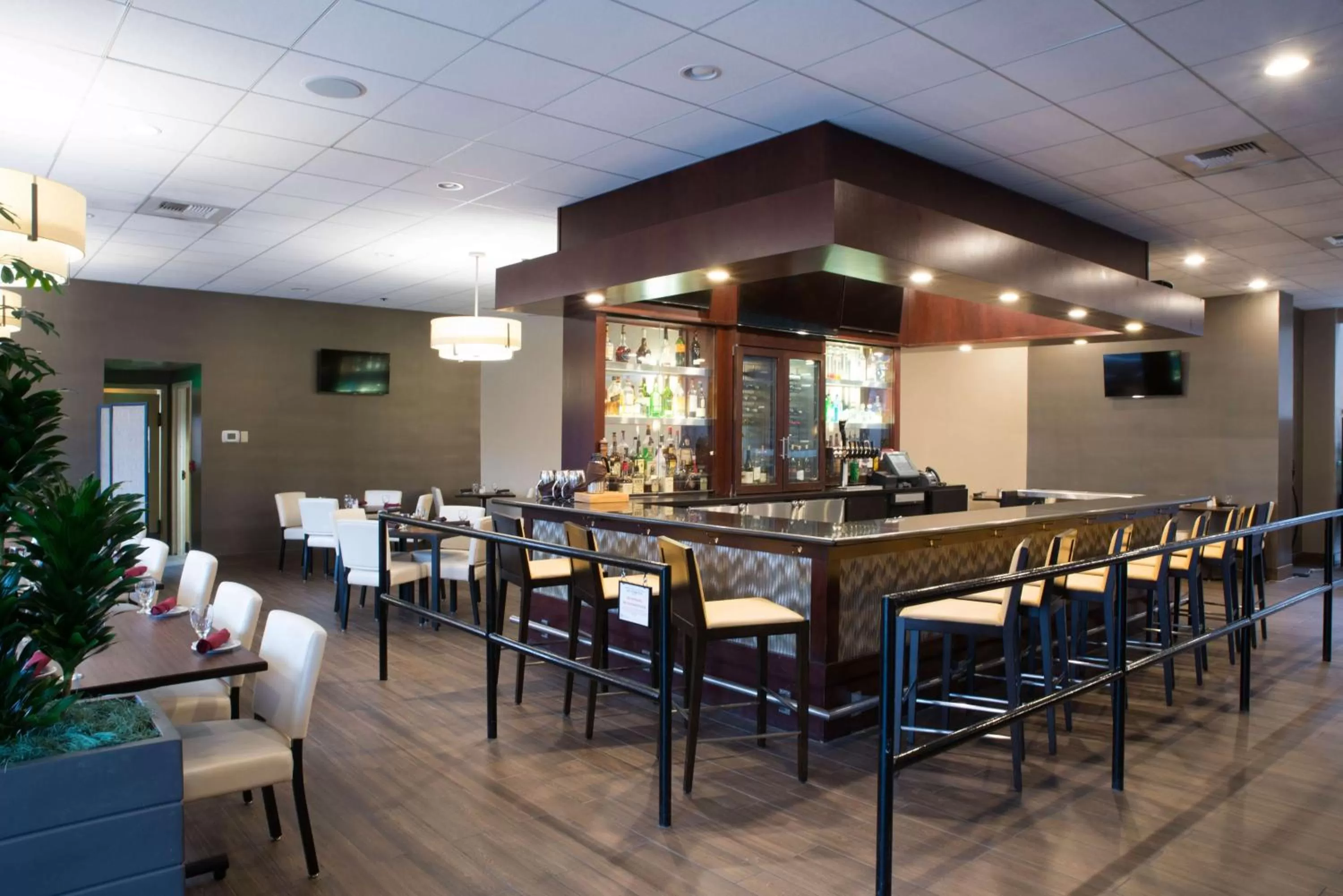Lounge or bar in Embassy Suites by Hilton Seattle Bellevue
