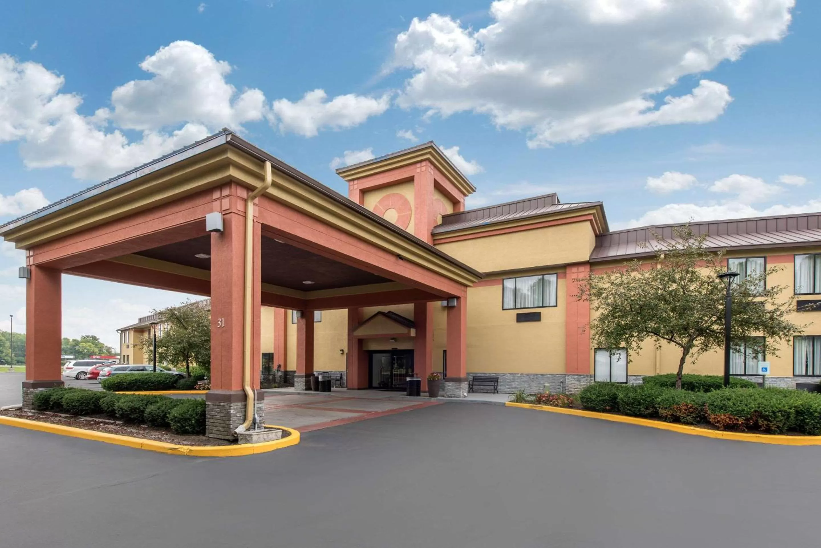 Property building in Quality Inn & Suites Brownsburg - Indianapolis West