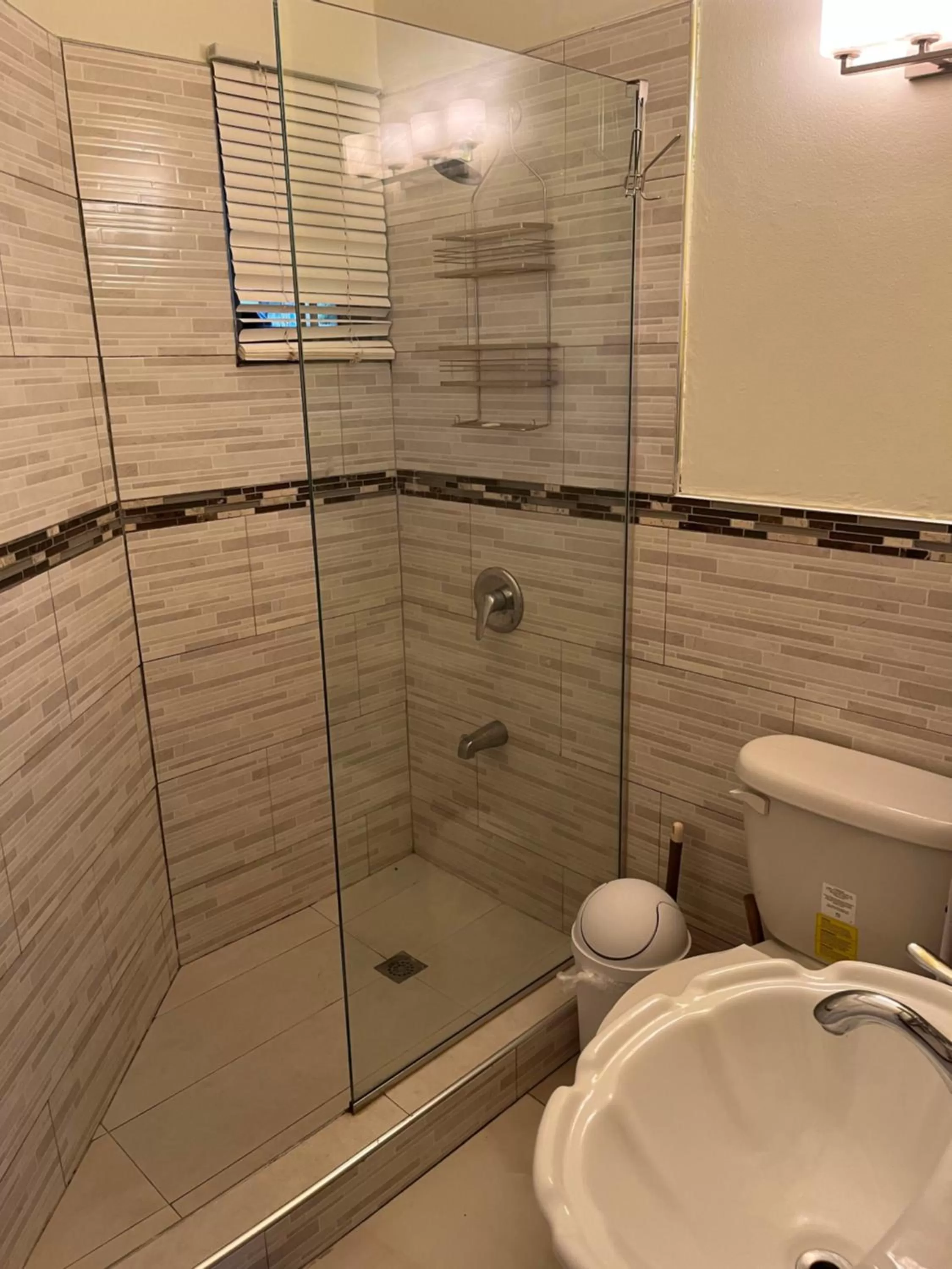 Shower in Seacastles by the beach/pool