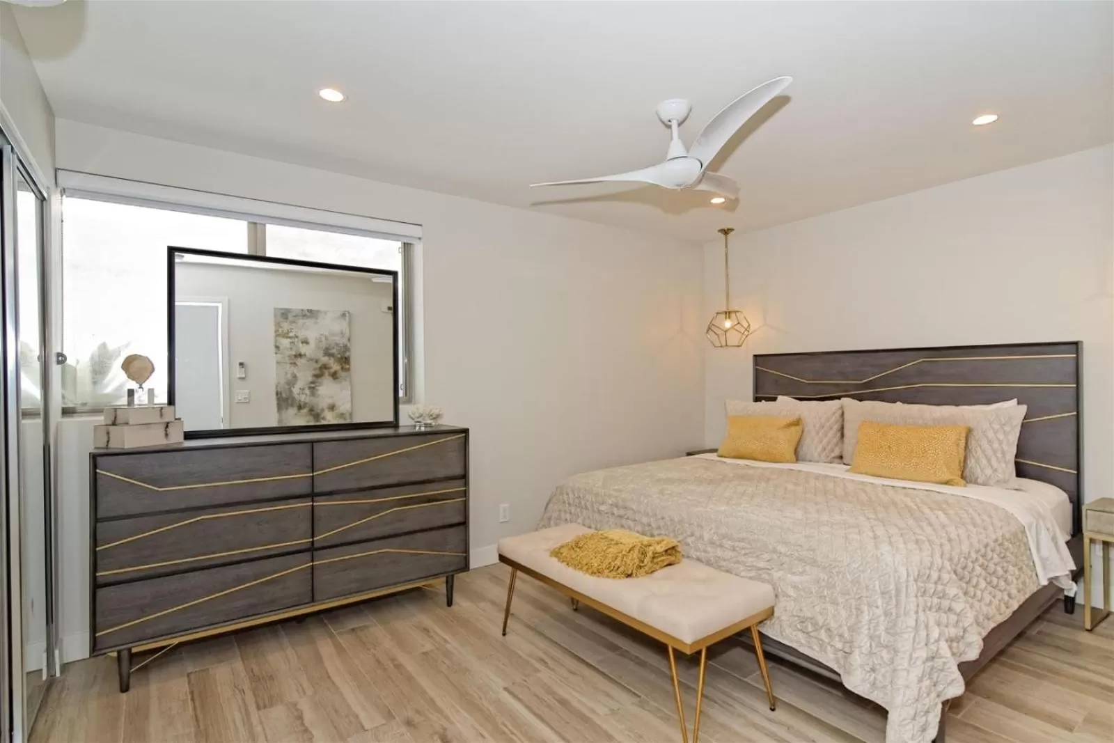 Property building, Bed in Ocean Villas Beach Front