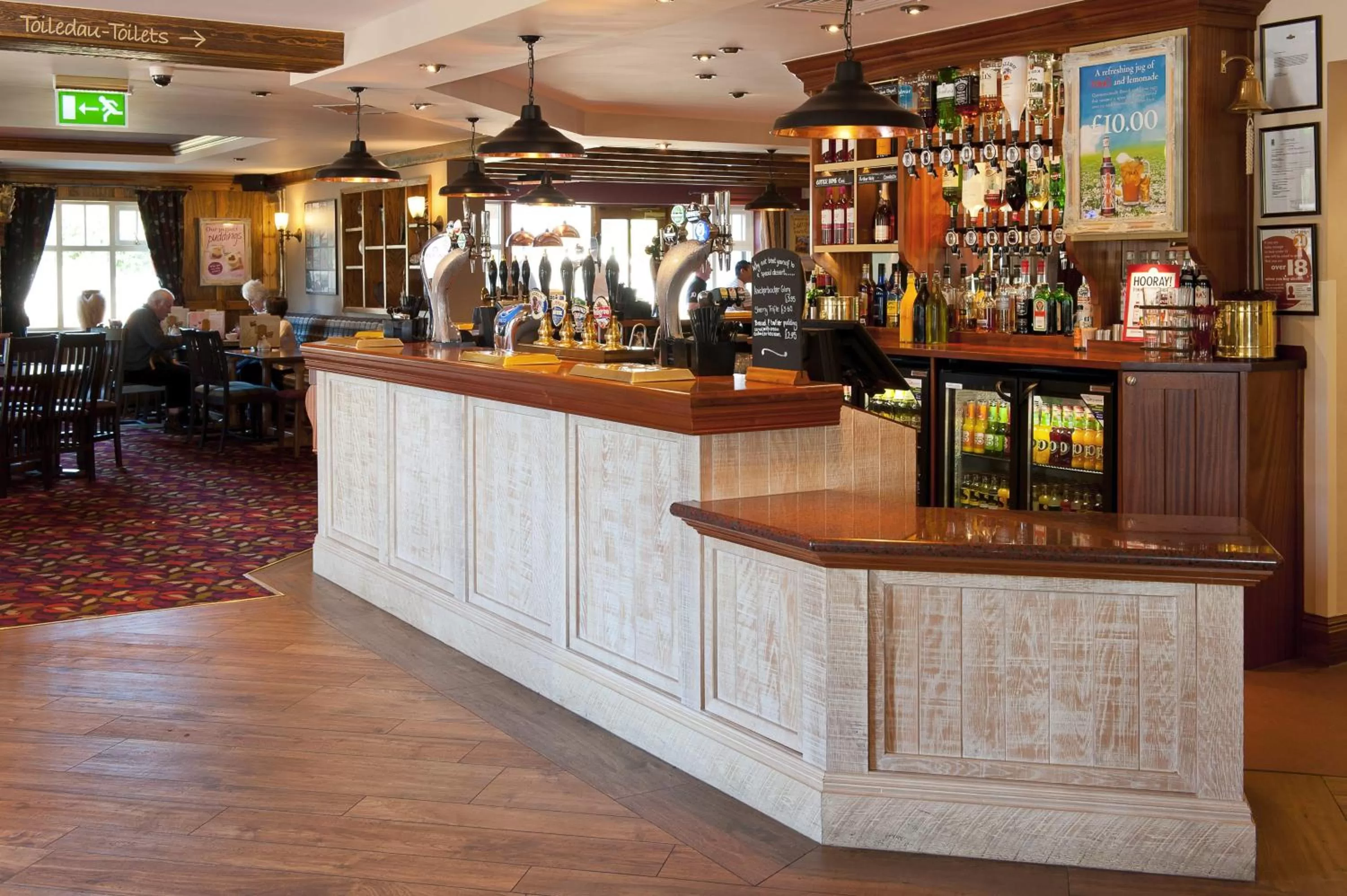 Lounge or bar in Starling Cloud