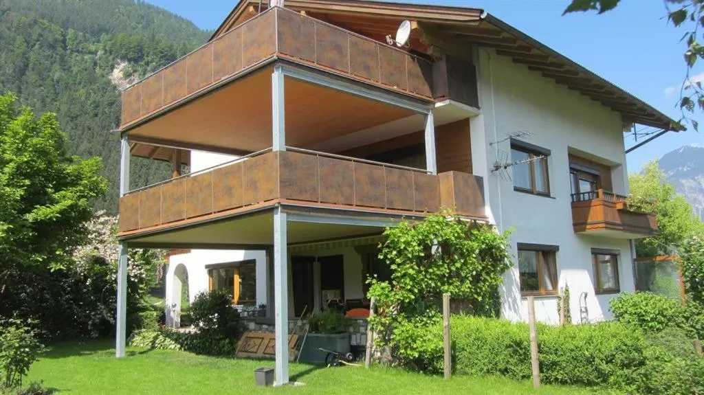 Property Building in Haus Hager