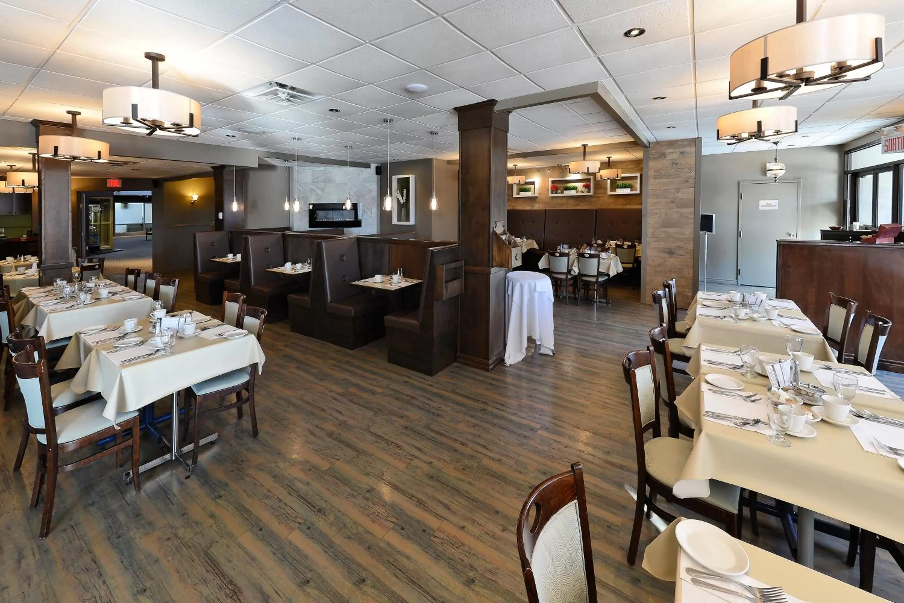 Restaurant/places to eat in Chateau Roberval