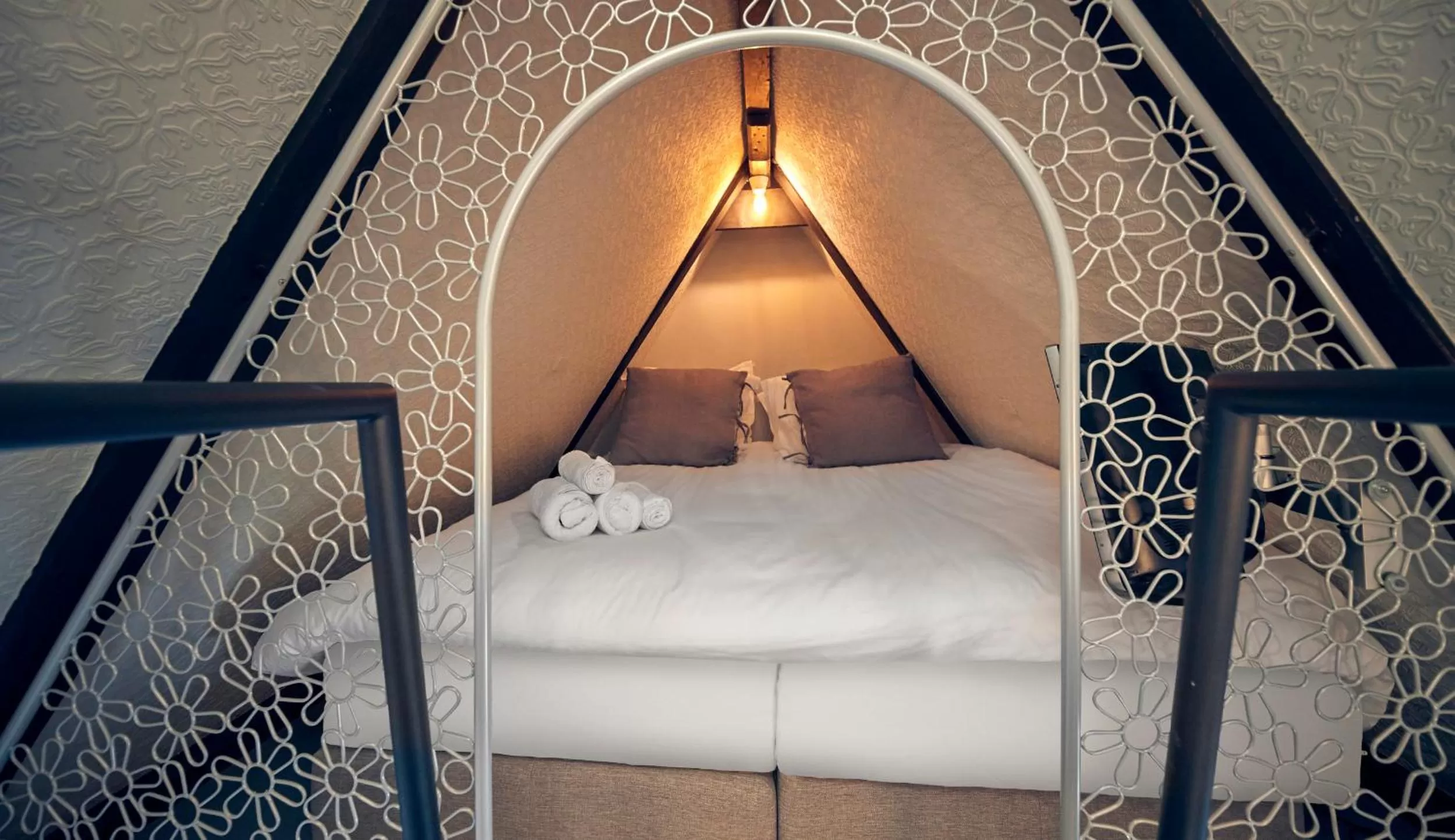 Bed in HUISJES AAN DE AMSTEL - Your home away from home