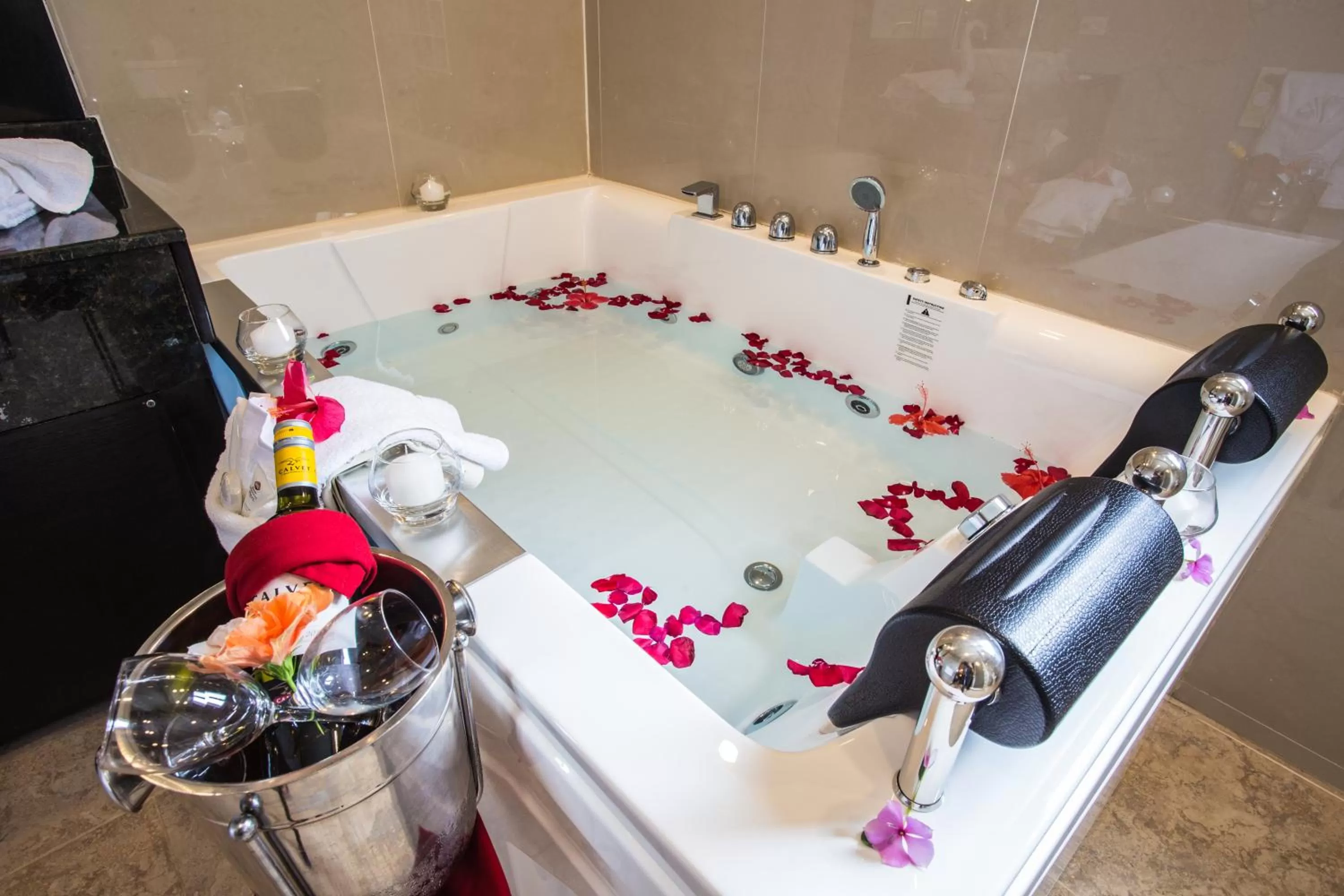 Bathroom in Best Western Plus Belize Biltmore Plaza