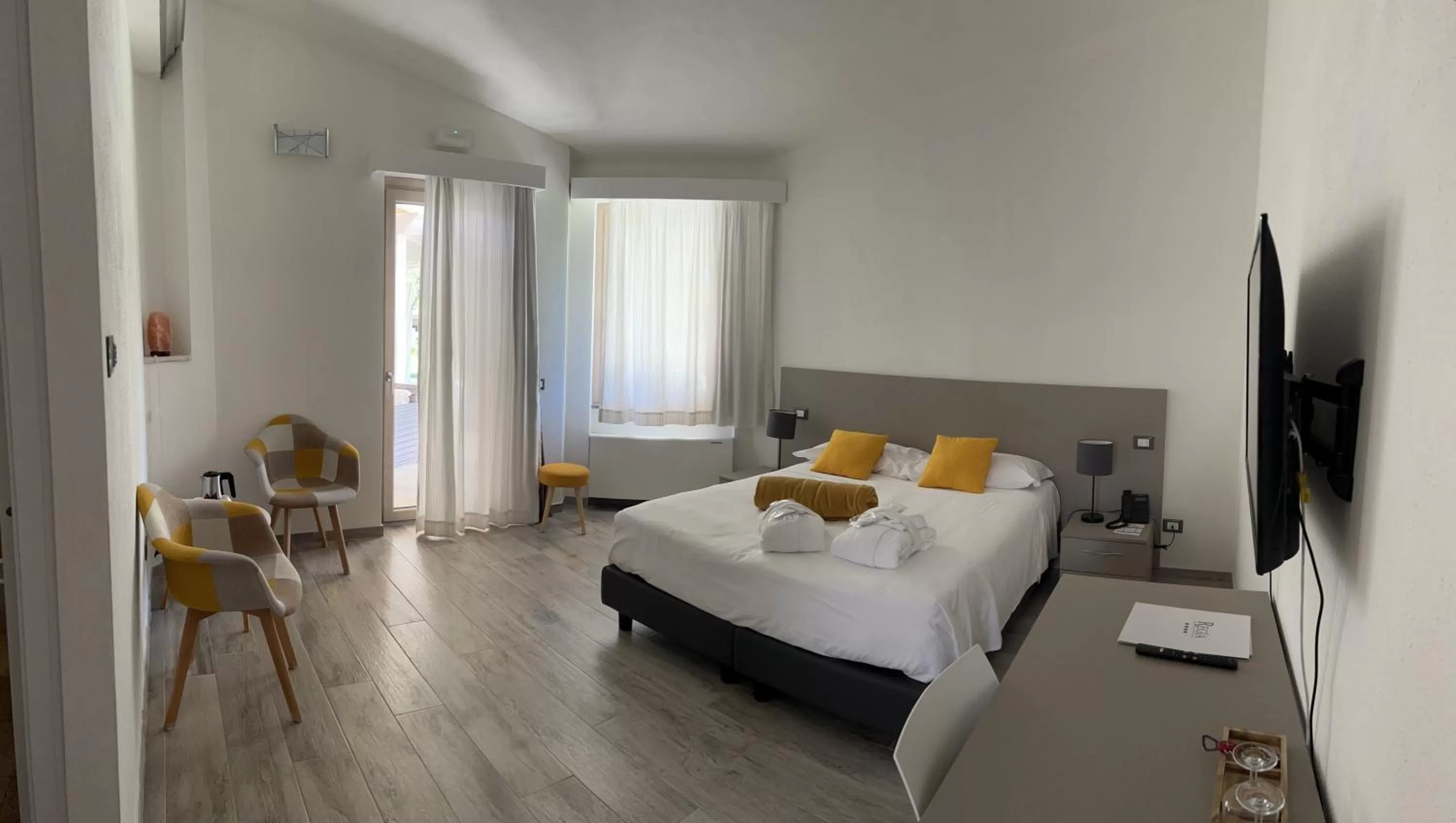 Bedroom, Bed in Regia Hotel