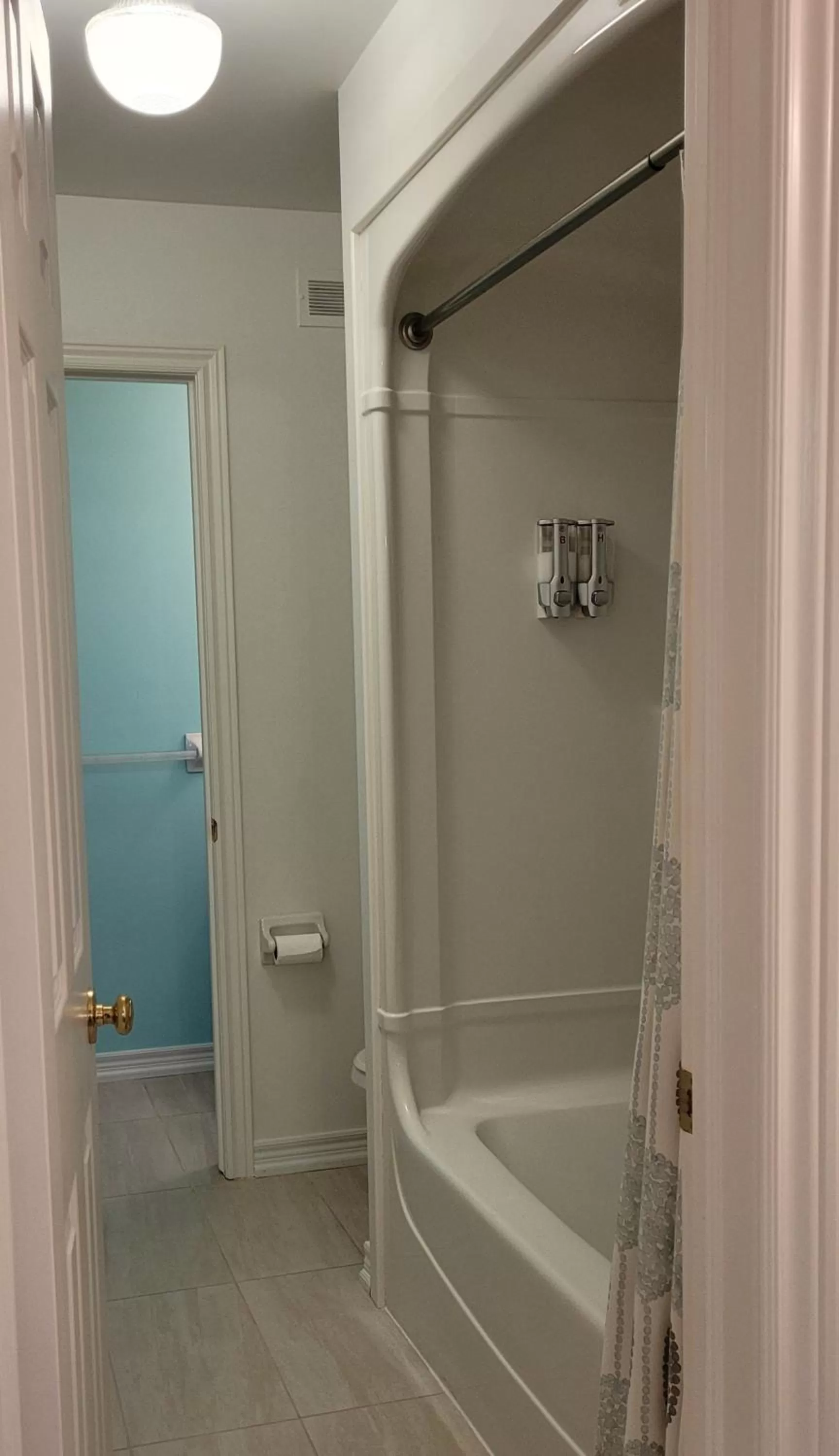 Bathroom in La Maison de Sophie