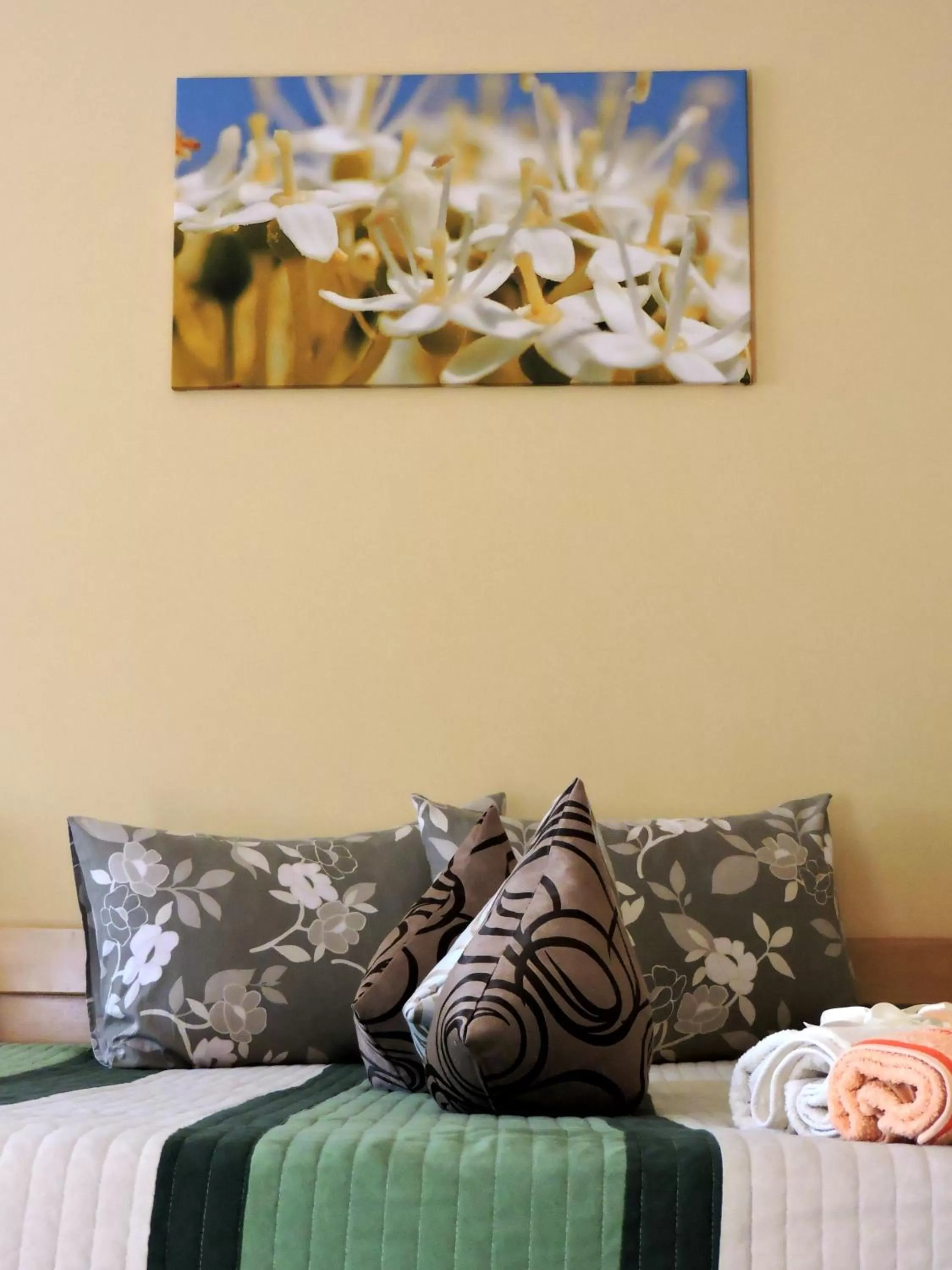Decorative detail, Bed in B&B Zmajevo Gnezdo 021