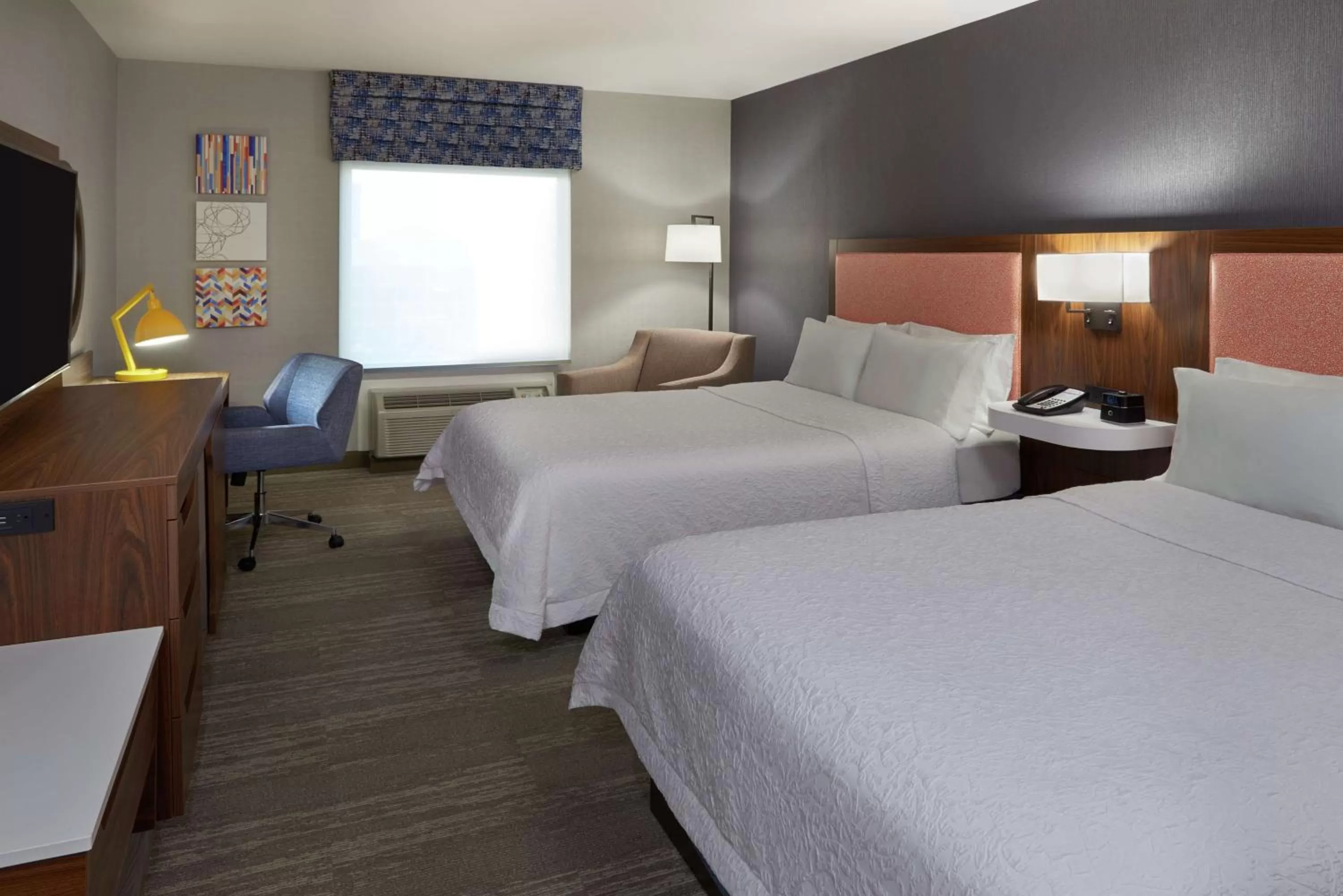 Bedroom, Bed in Hampton Inn & Suites Montreal-Dorval