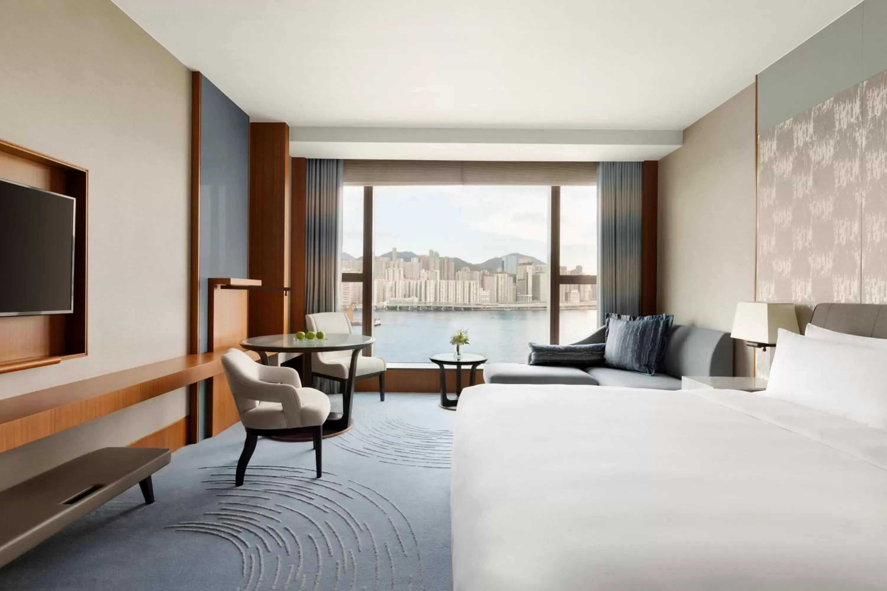 Deluxe King Room with Sea View in Kerry Hotel Hong Kong by Shangri-la Deluxe King Room with Sea View in Kerry Hotel Hong Kong by Shangri-la