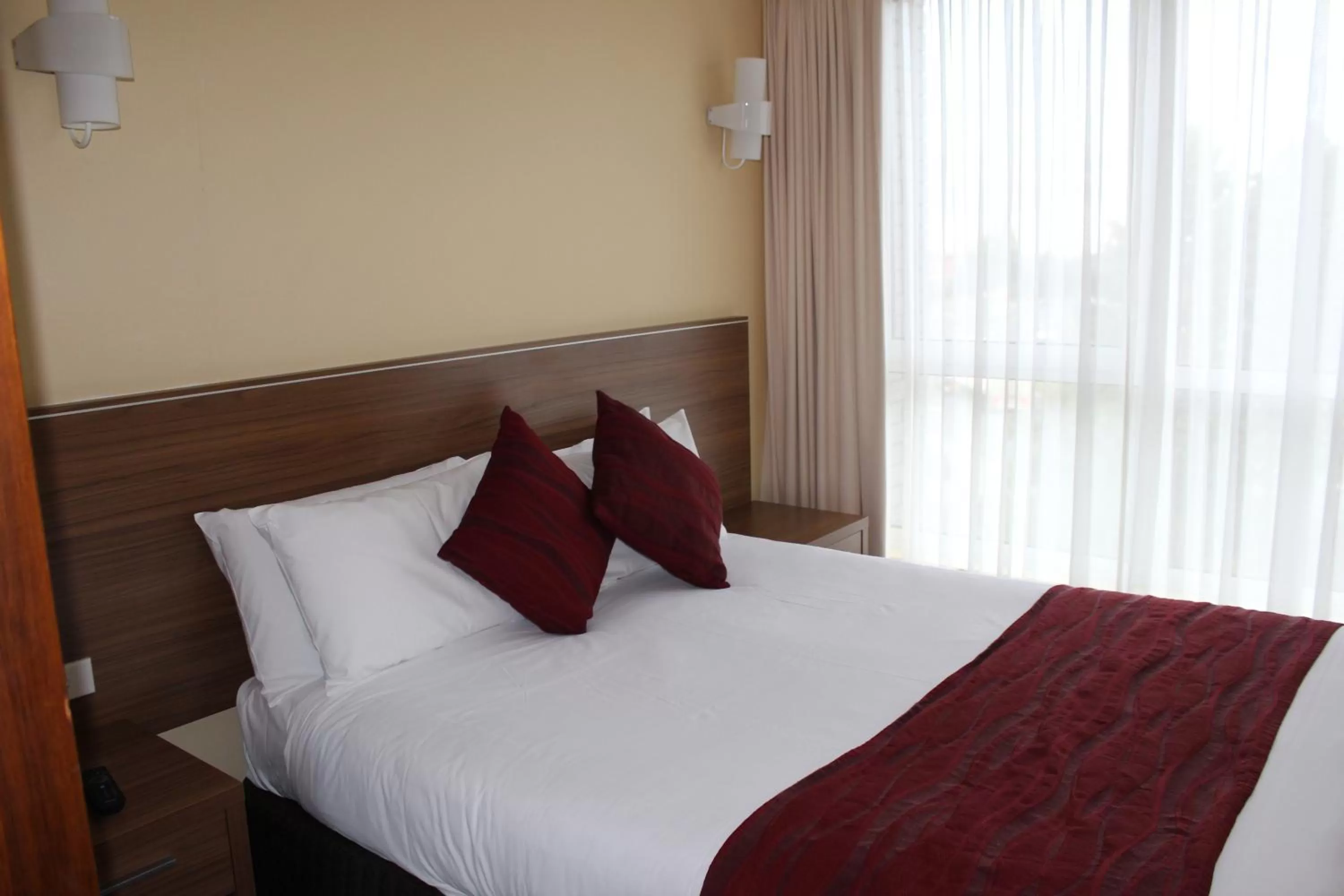 Bed in Alpine Motor Inn