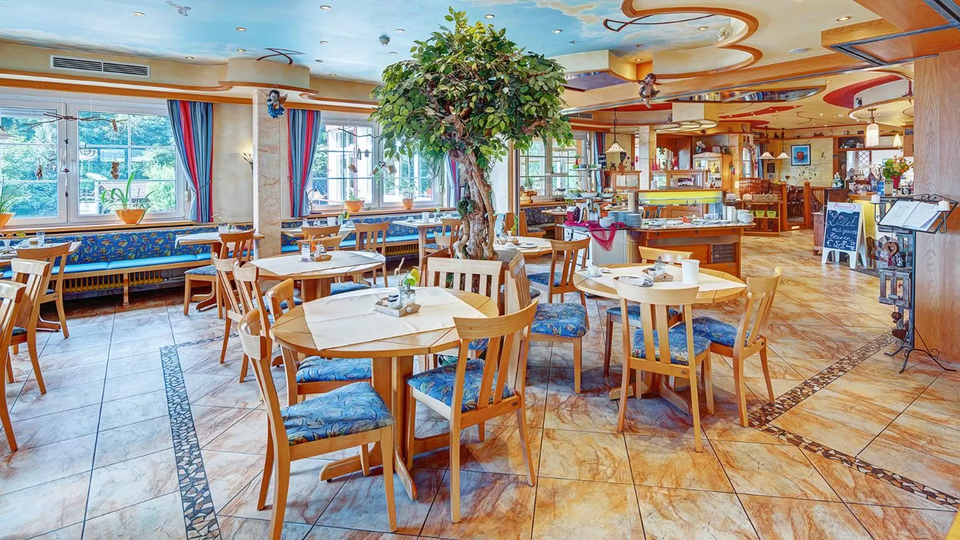 Restaurant/places to eat in Hotel Christel