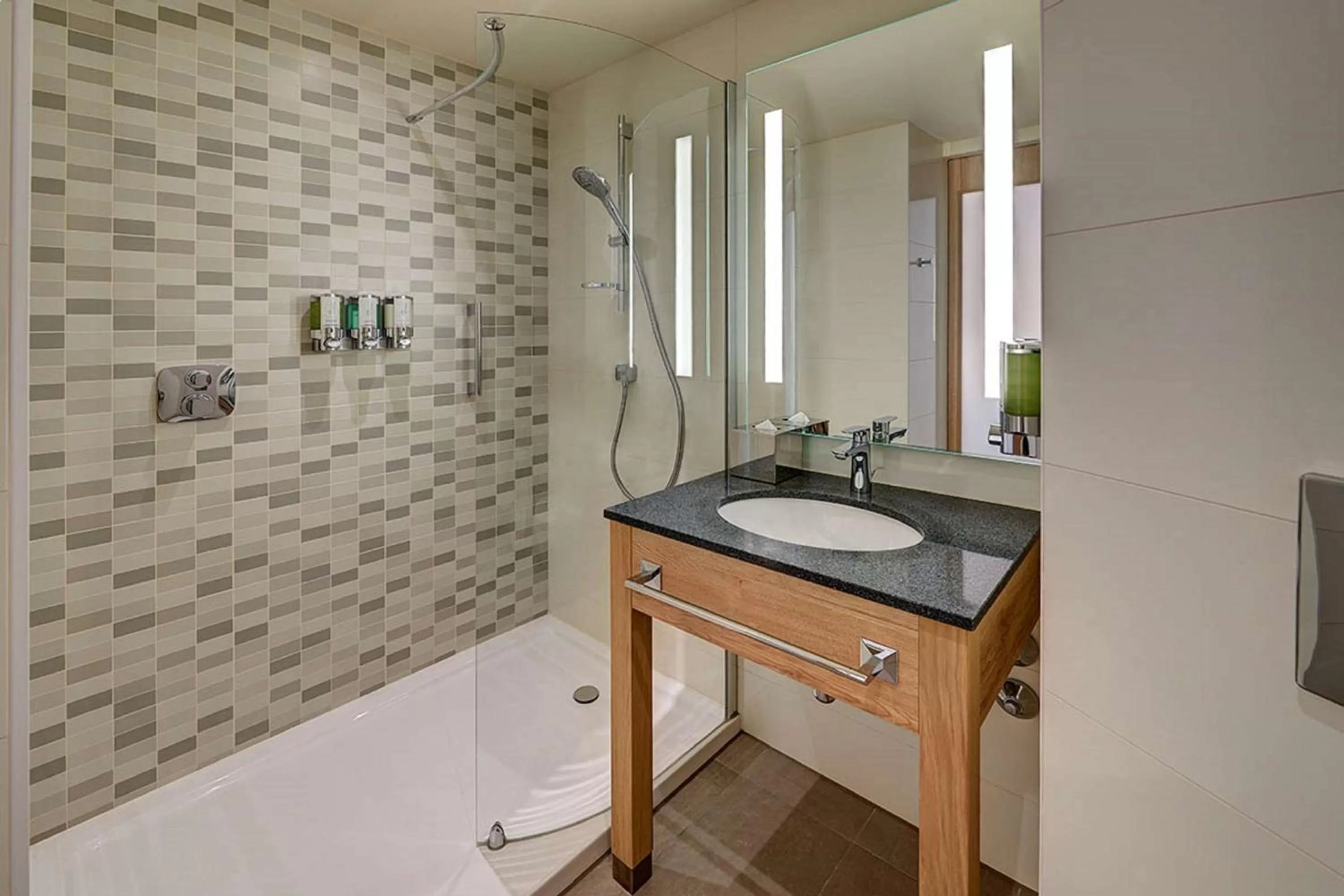 Bathroom in Hampton by Hilton Berlin City Centre Alexanderplatz