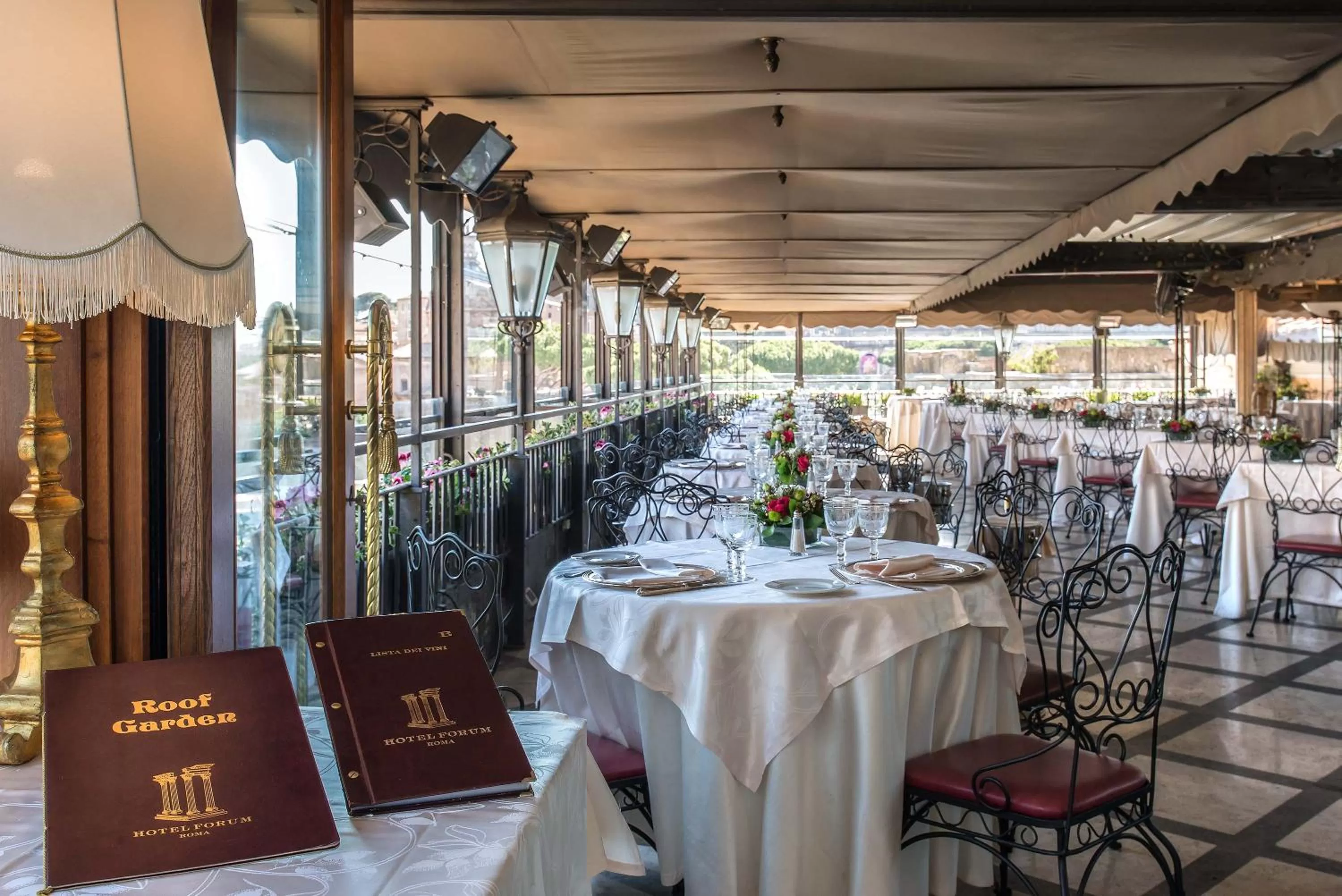 Restaurant/places to eat in Hotel Forum