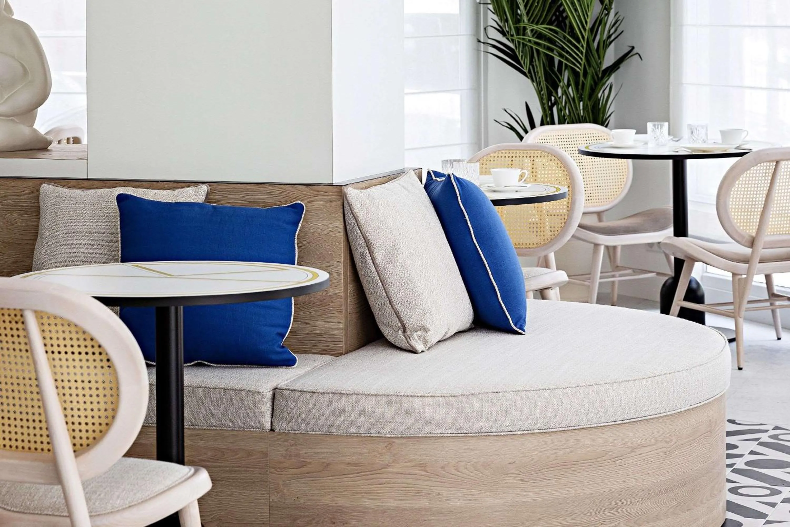 Lounge or bar in Le Riviera Collection, Signature Collection by Best Western