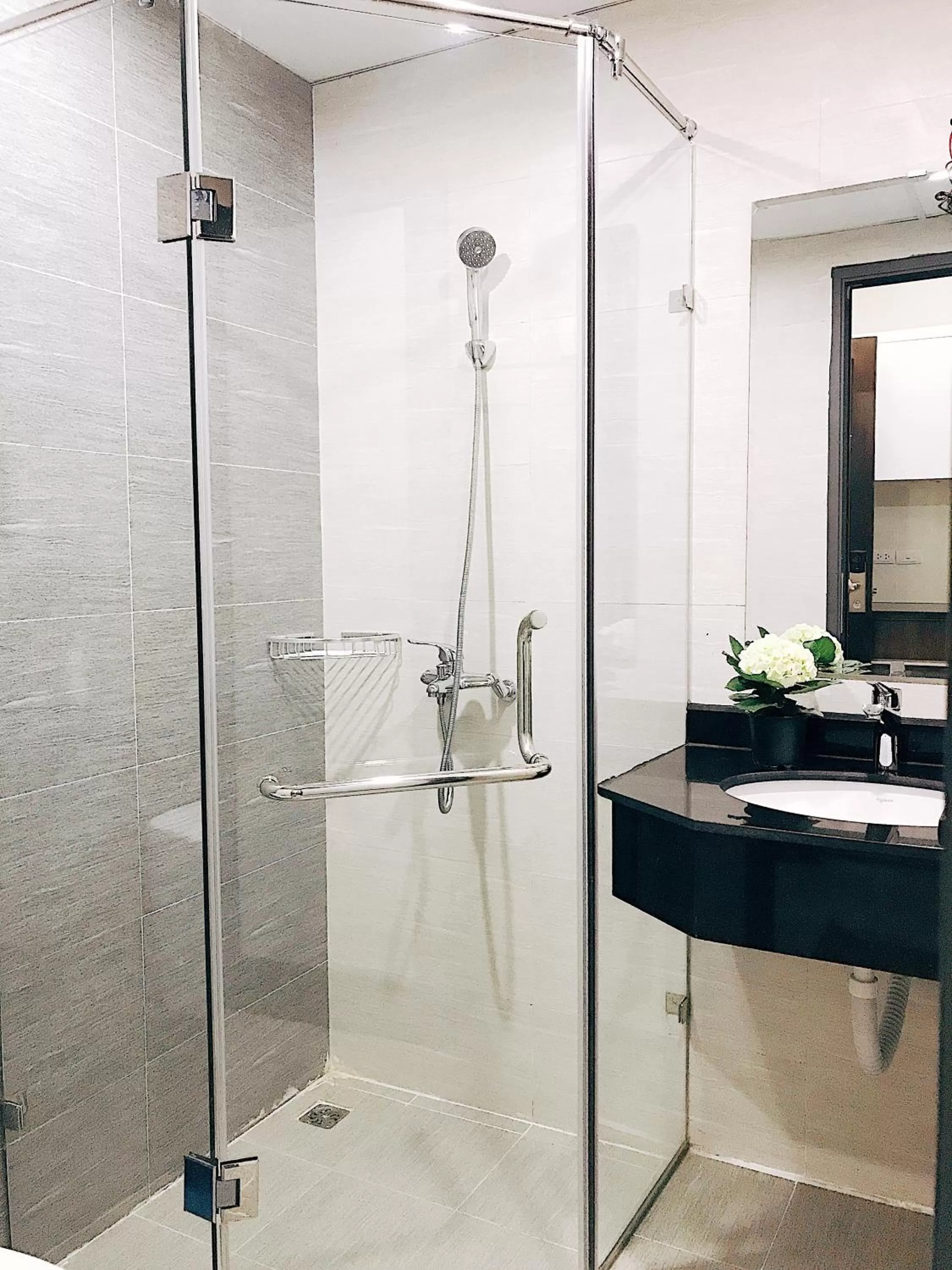 V House 6 Serviced Apartment