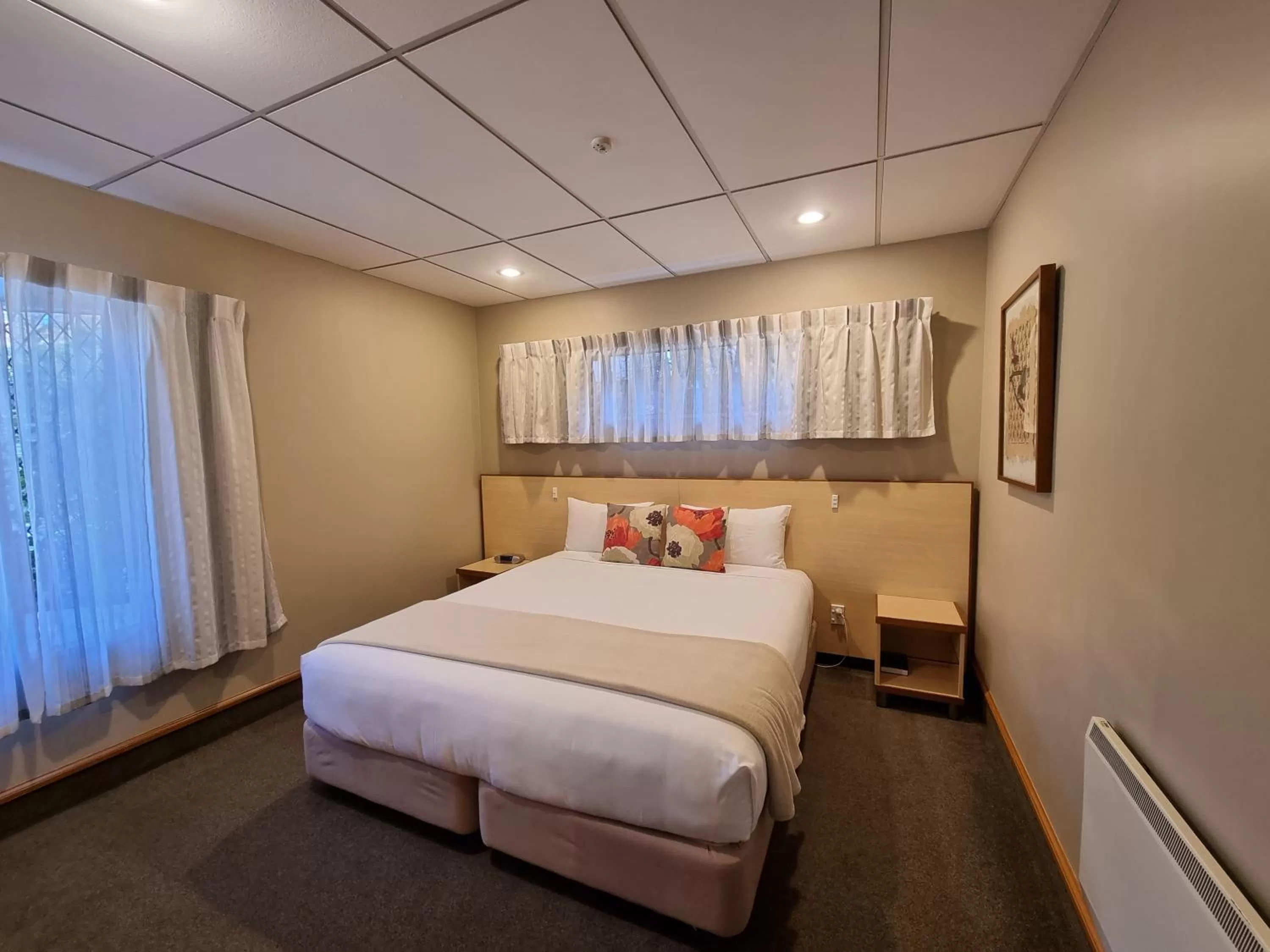 Bedroom, Bed in Amross Court