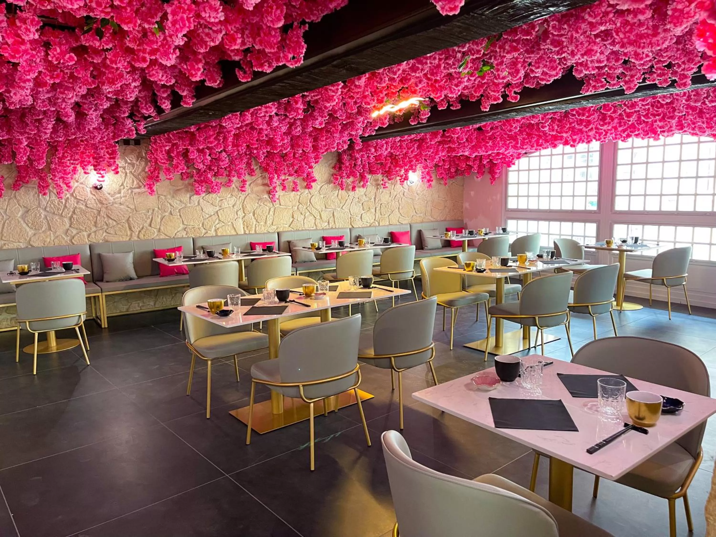 Restaurant/Places to Eat in Le Sakura