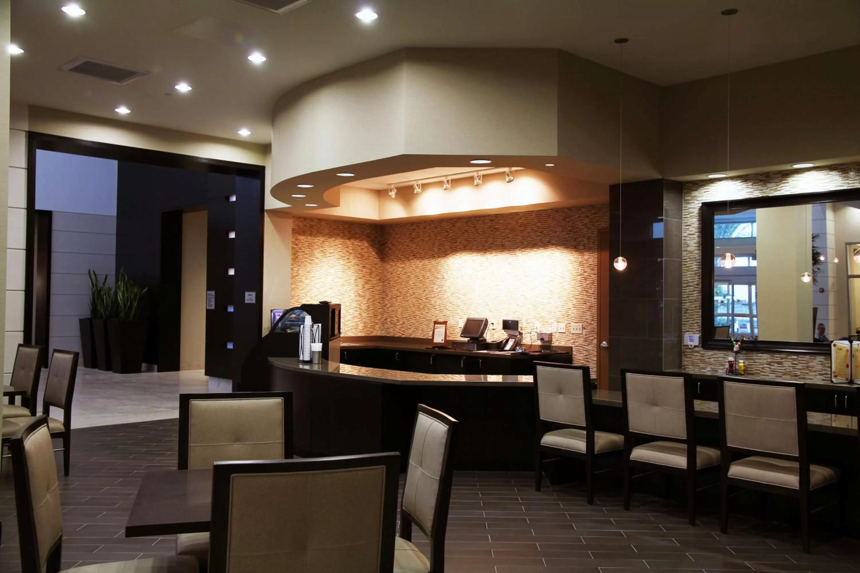 Restaurant/places to eat in Embassy Suites Ontario - Airport