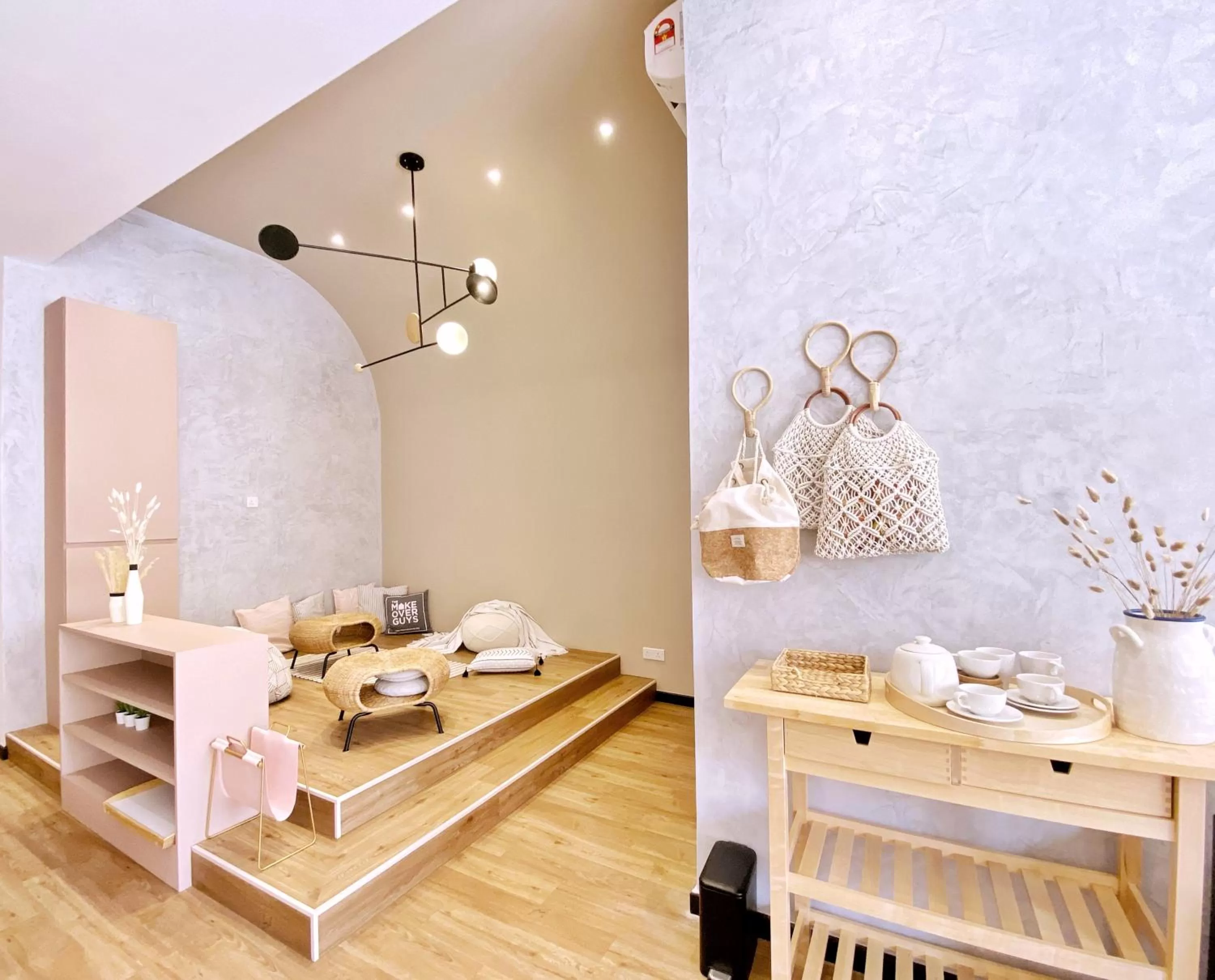Seating area, Bathroom in One Heritage Hotel