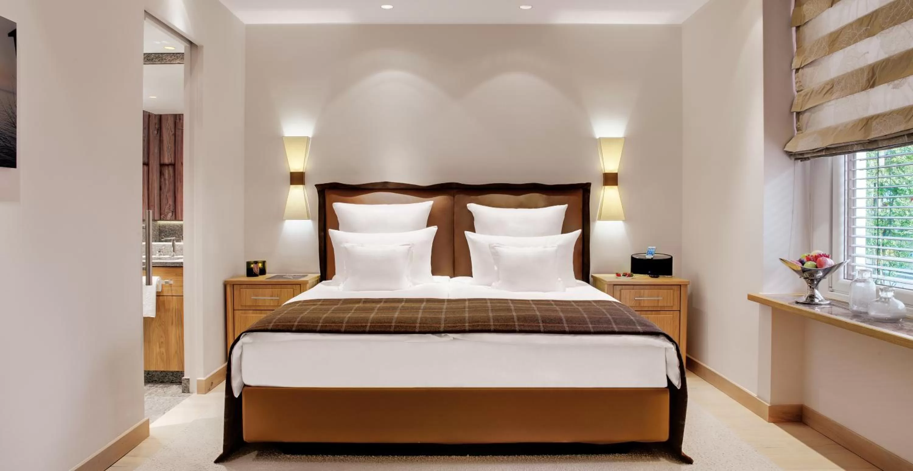 Bed in Excelsior by Geisel