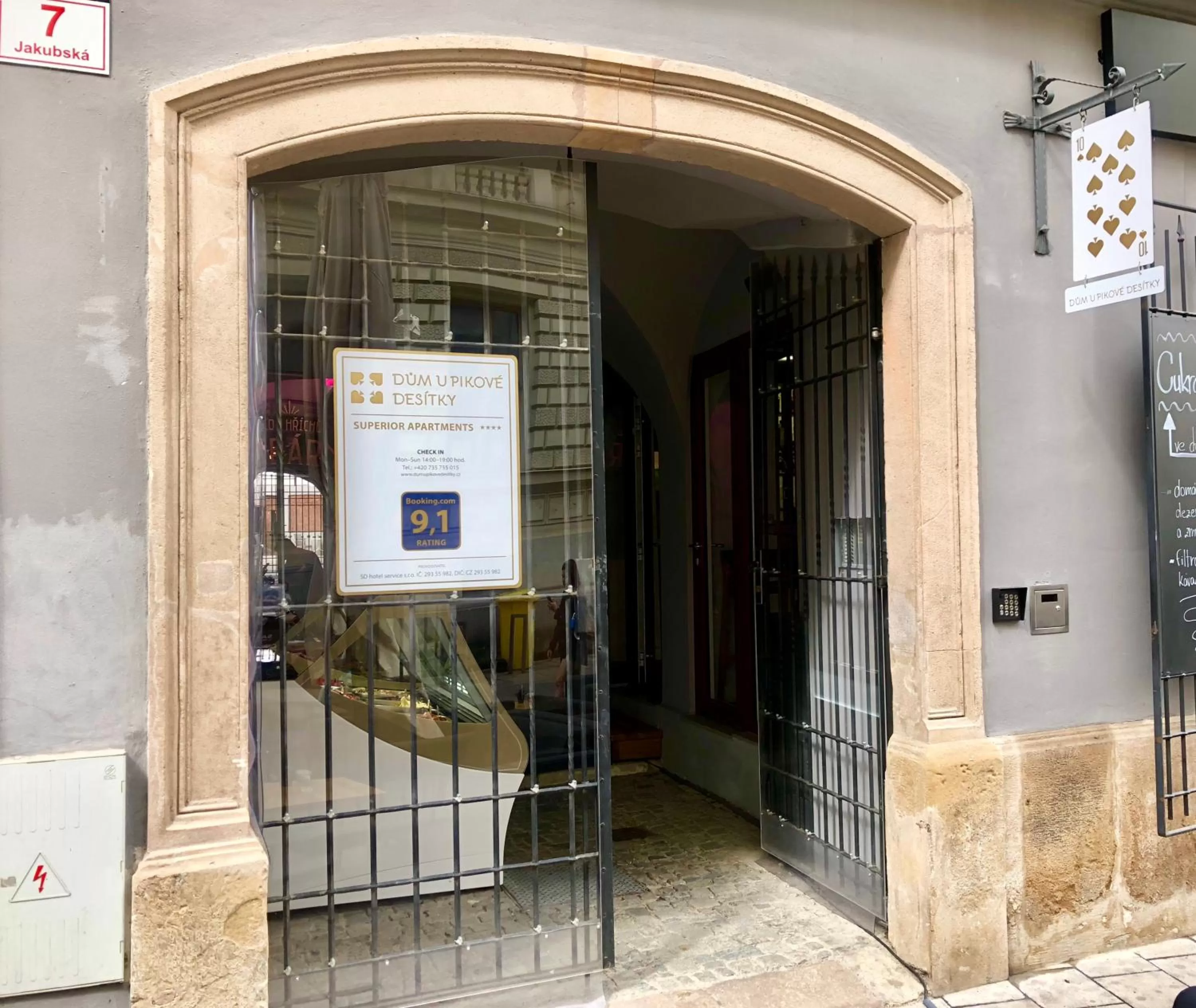 Facade/entrance in Dům U pikové desítky