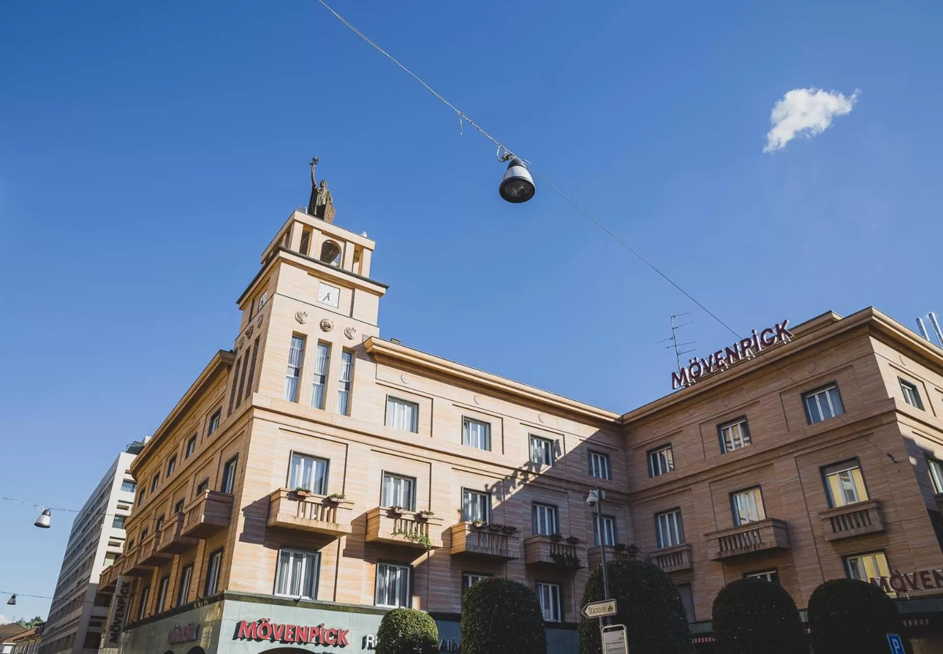 Enjoy 1313AG Hotel Touring