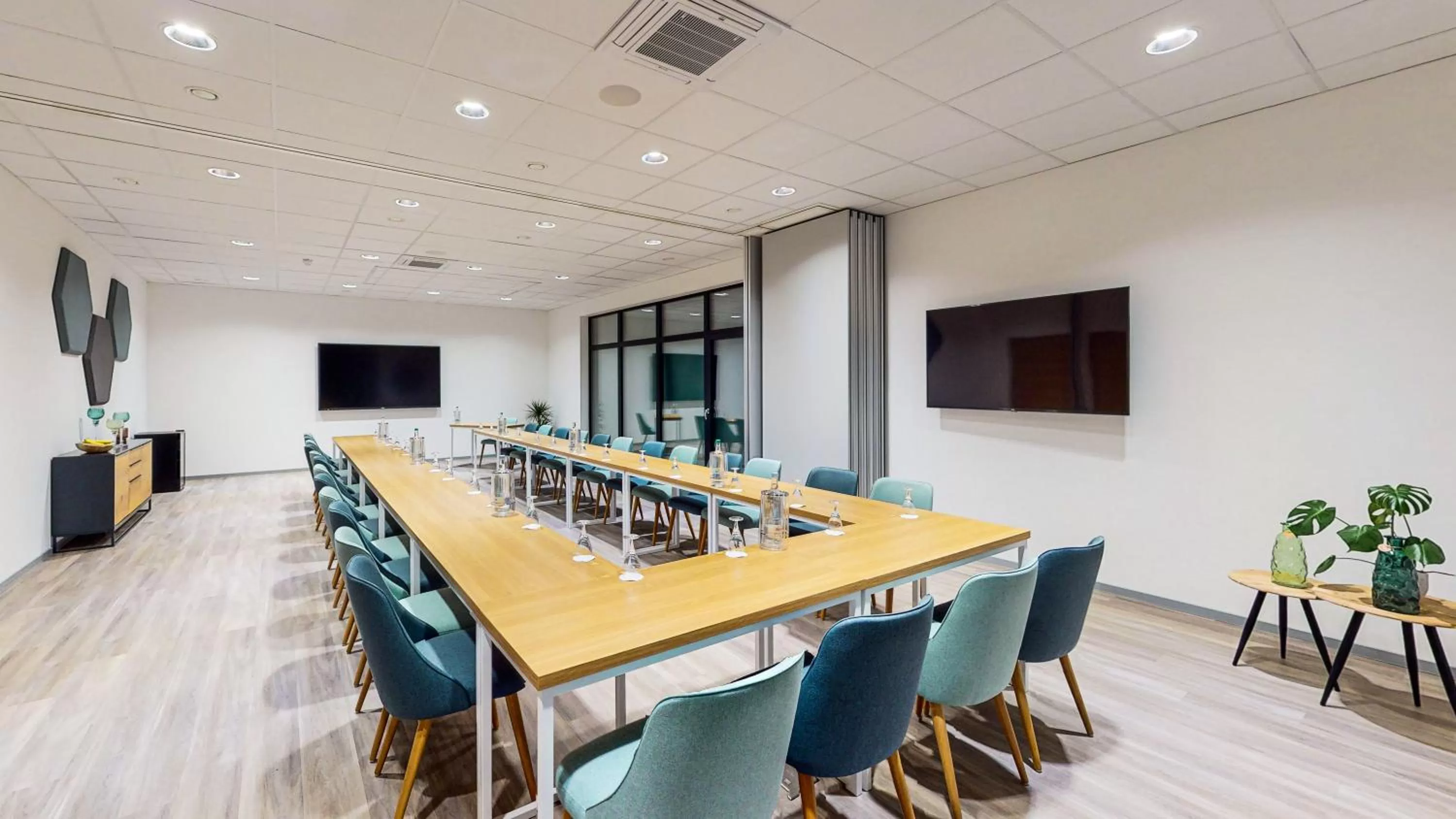 Meeting/conference room in Point 7 Hotel