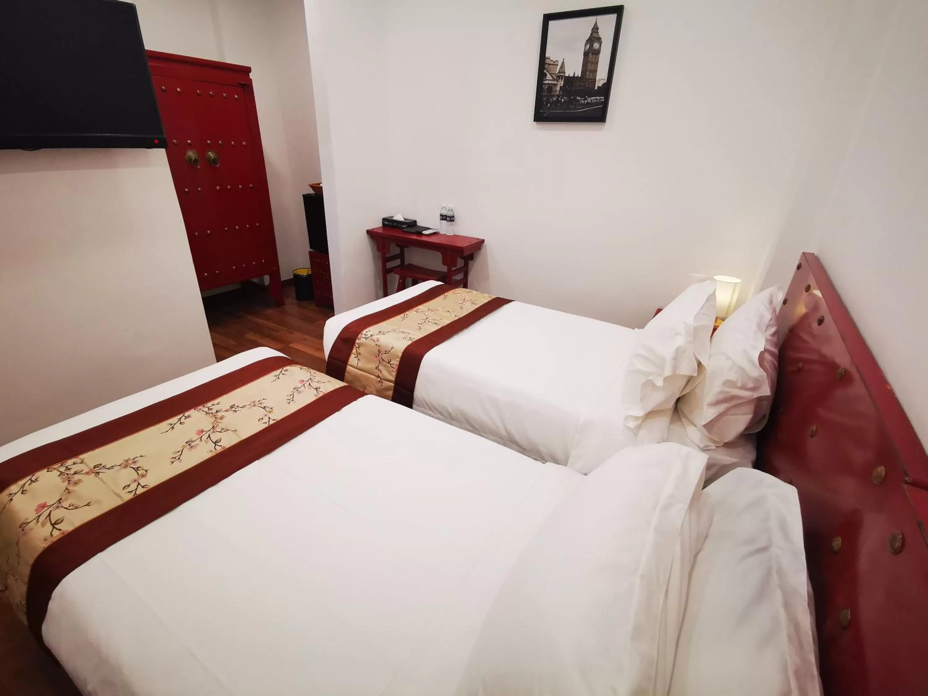 Bed in Mclane Boutique Hotel