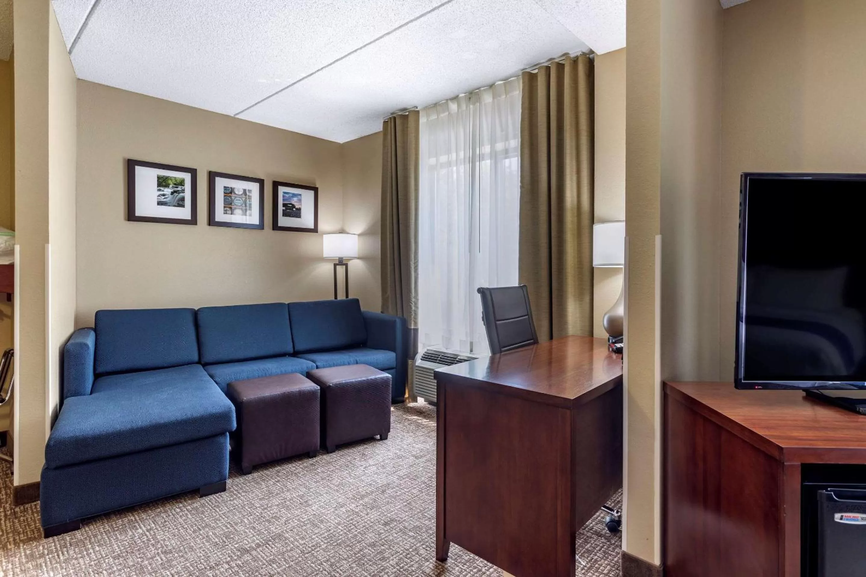 Photo of the whole room in Comfort Suites Manchester near Arnold AFB