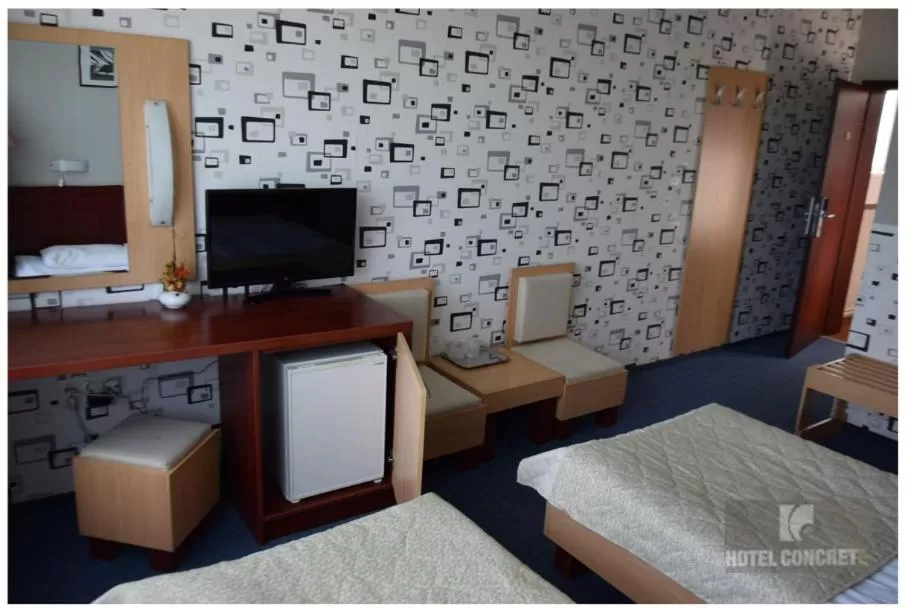 TV and multimedia, TV/Entertainment Center in Hotel Concrete