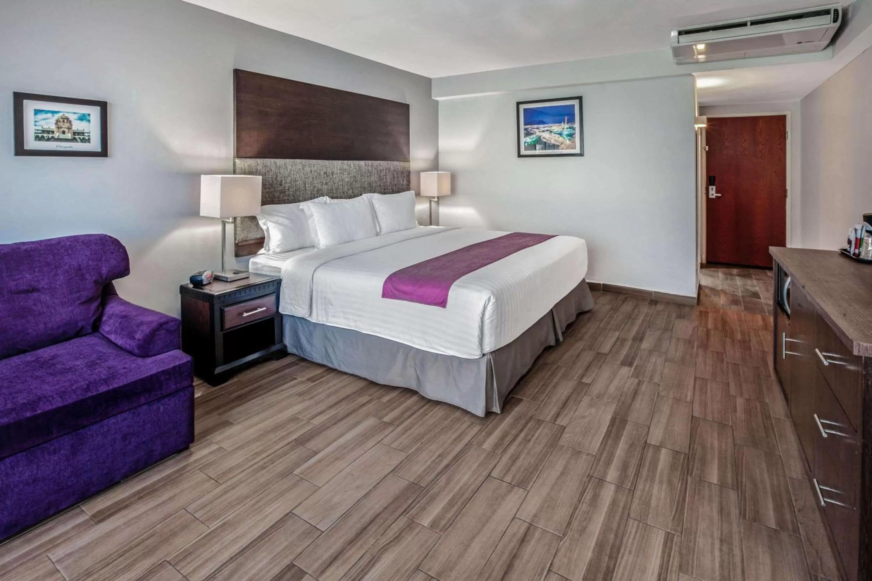 Photo of the whole room, Bed in CHN Hotel Monterrey Centro, Trademark Collection by Wyndham