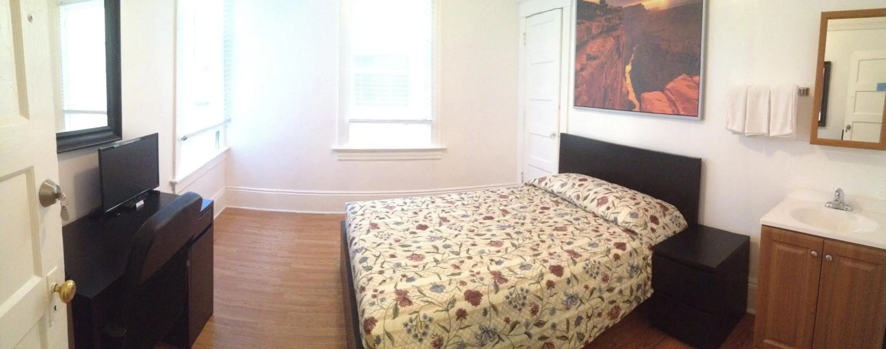 Photo of the whole room in Cable Car Hotel