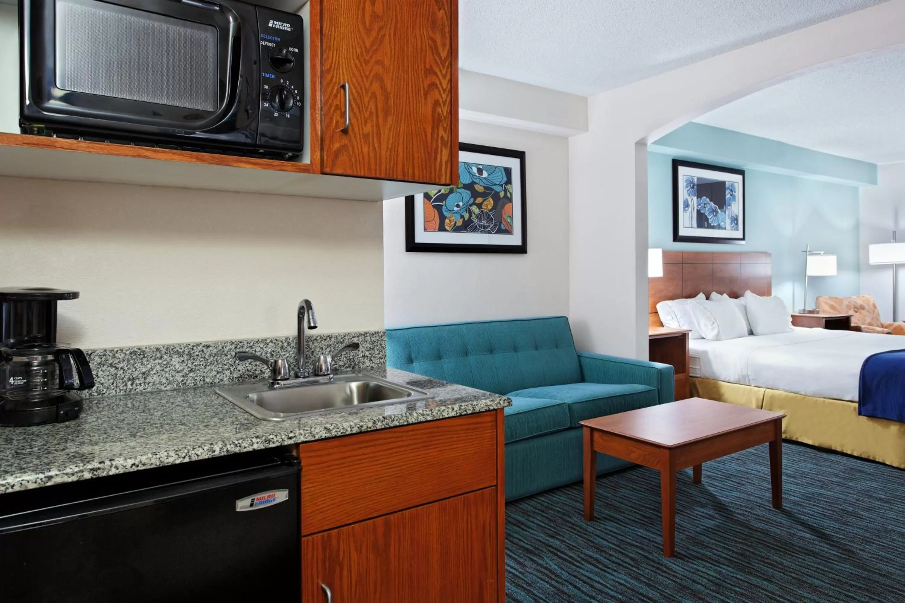 Photo of the whole room in Holiday Inn Express Richmond-Brandermill-Hull Street by IHG