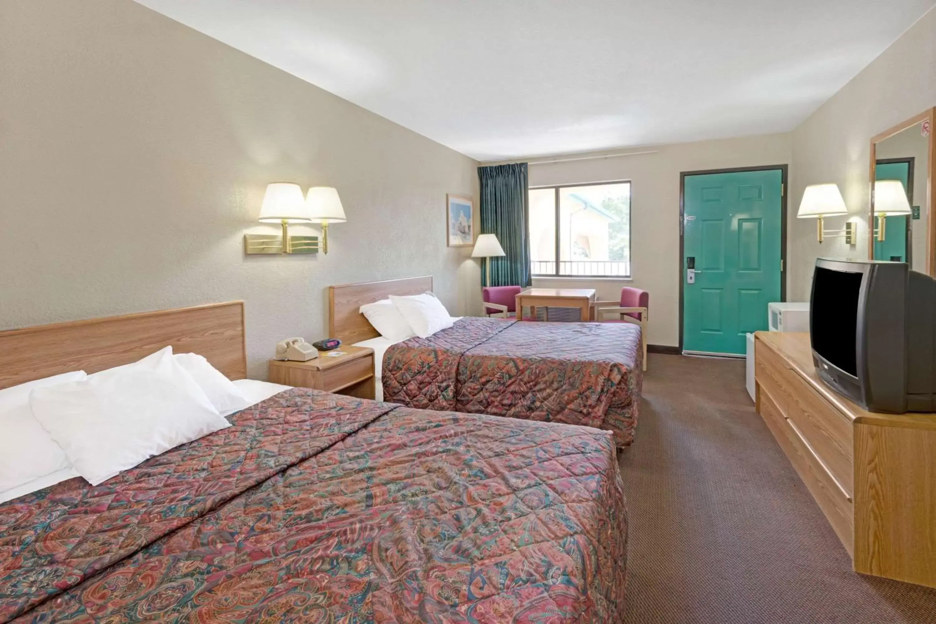 Double Room with Two Double Beds - Non-Smoking in Days Inn by Wyndham Espanola Double Room with Two Double Beds - Non-Smoking in Days Inn by Wyndham Espanola