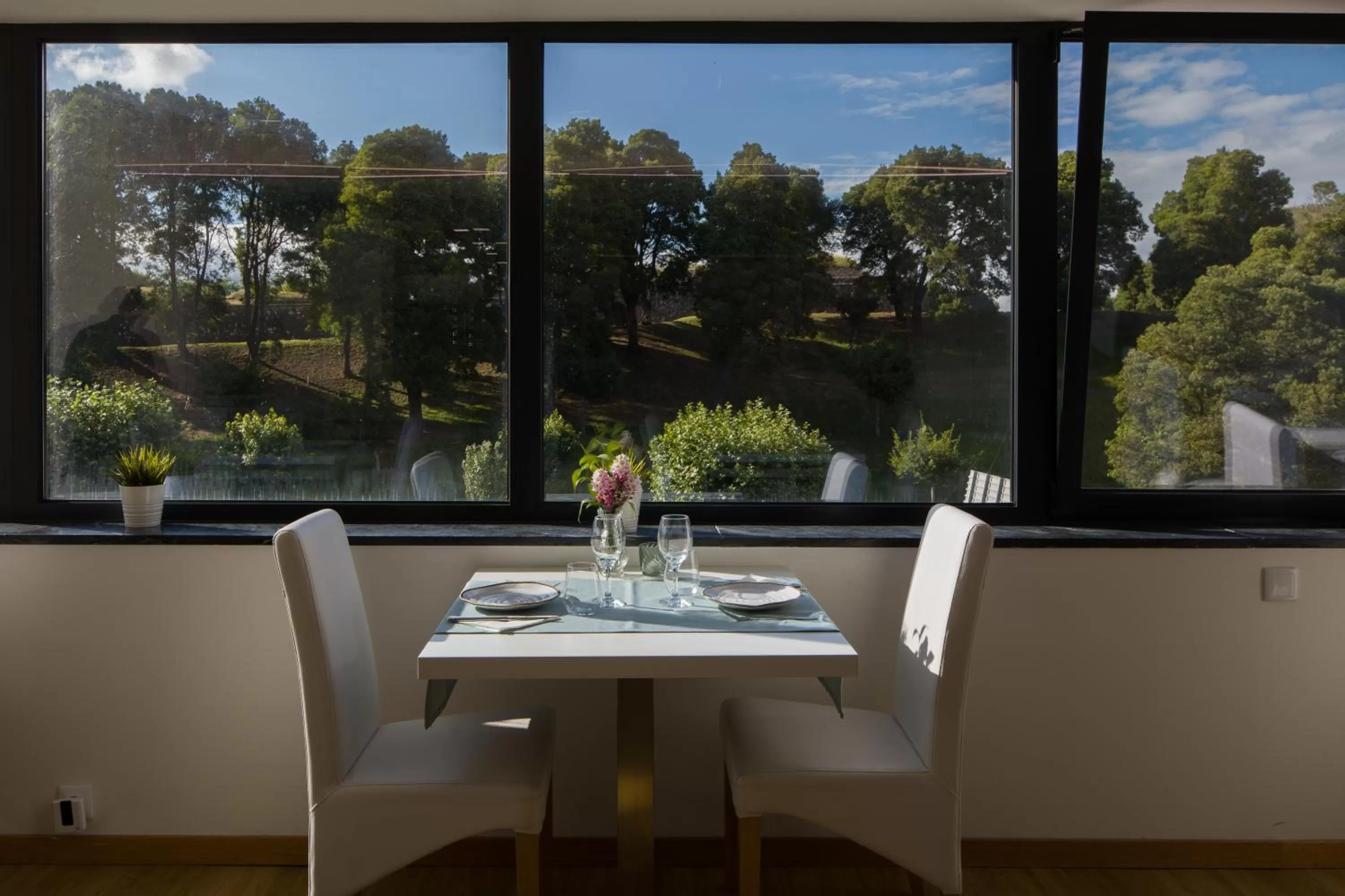 Restaurant/places to eat in Hotel Lara