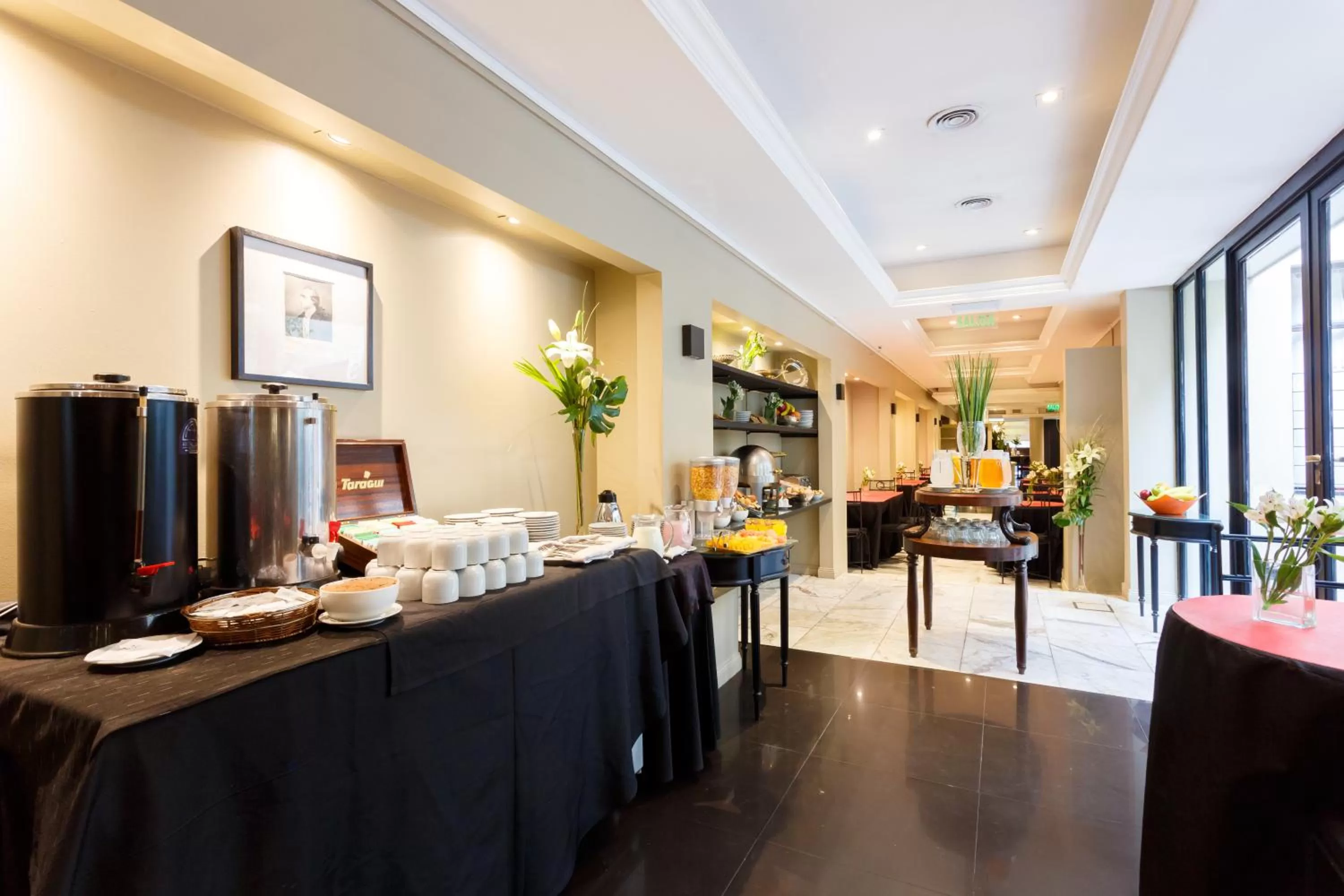 Lounge or bar, Restaurant/Places to Eat in Le Cinque Lusso Recoleta