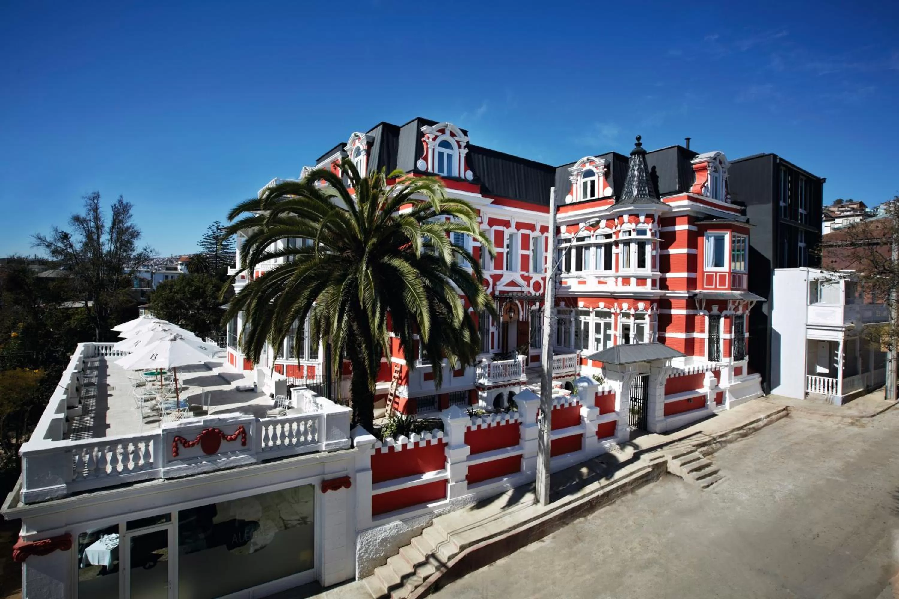 Facade/entrance in Palacio Astoreca