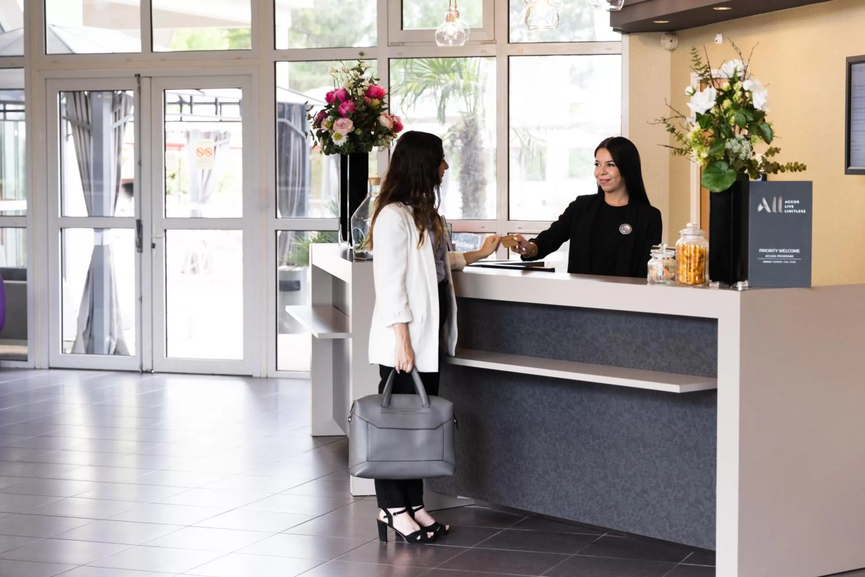 Lobby or reception in Mercure Tours Nord