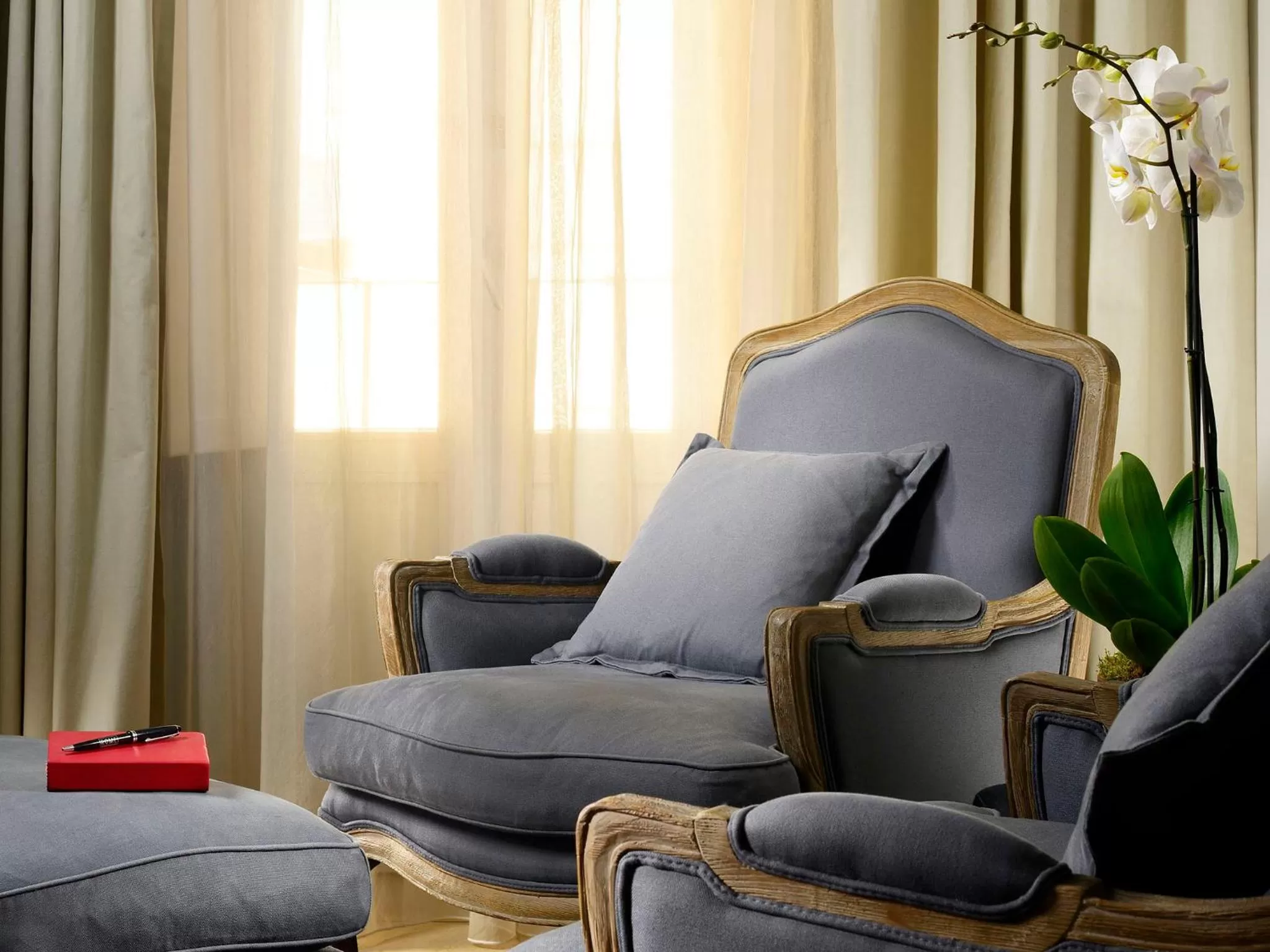 Seating area in Mario De' Fiori 37