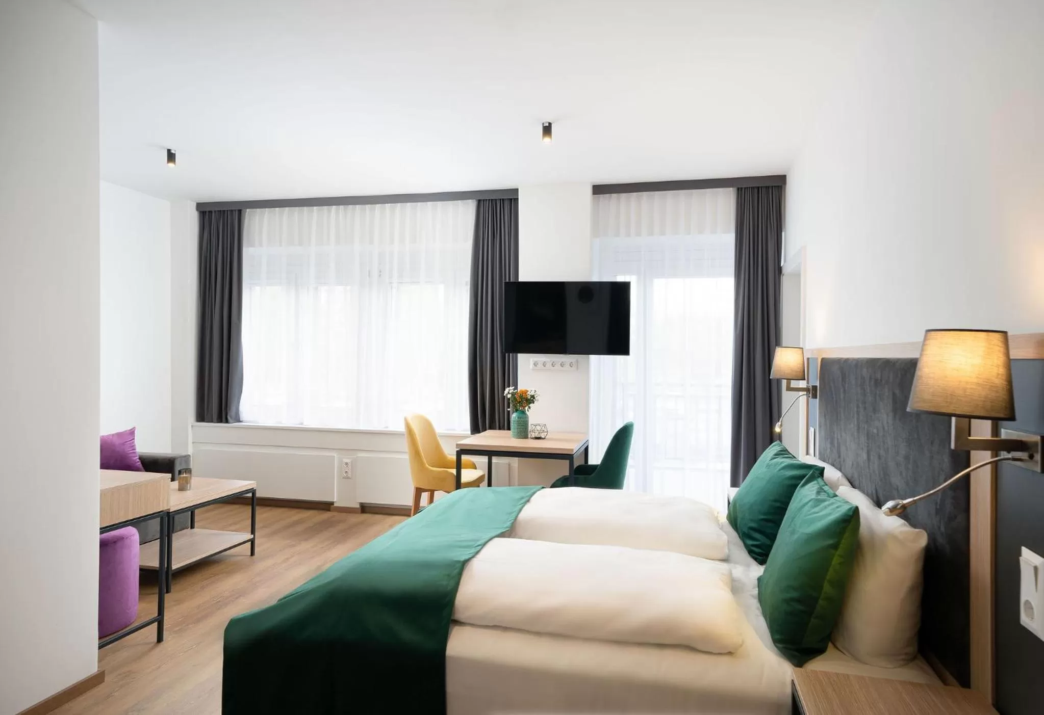 TV/Entertainment Center in DIWOTEL l RÜSSELSHEIM