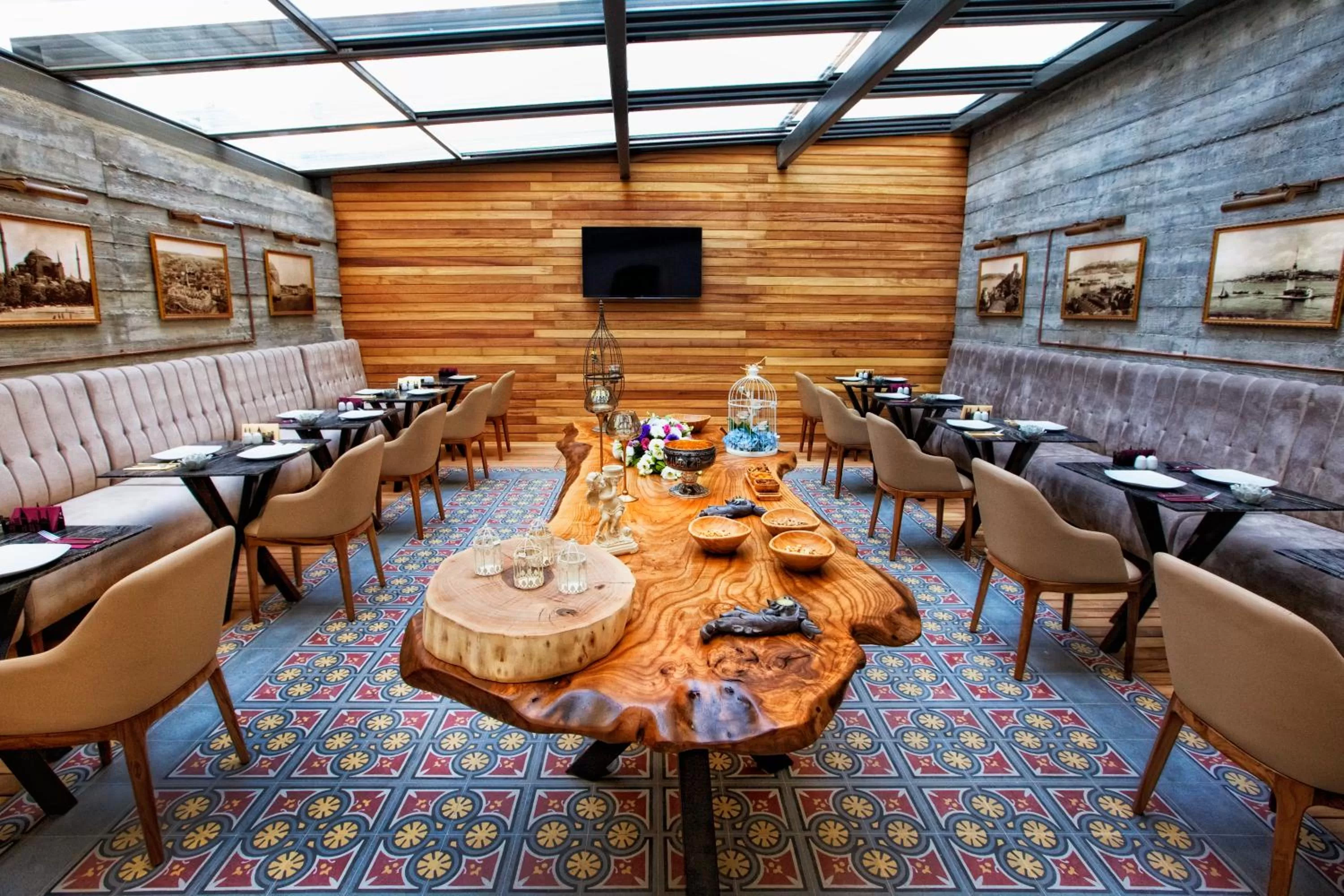 Restaurant/places to eat in Hotel Miniature - Ottoman Mansion