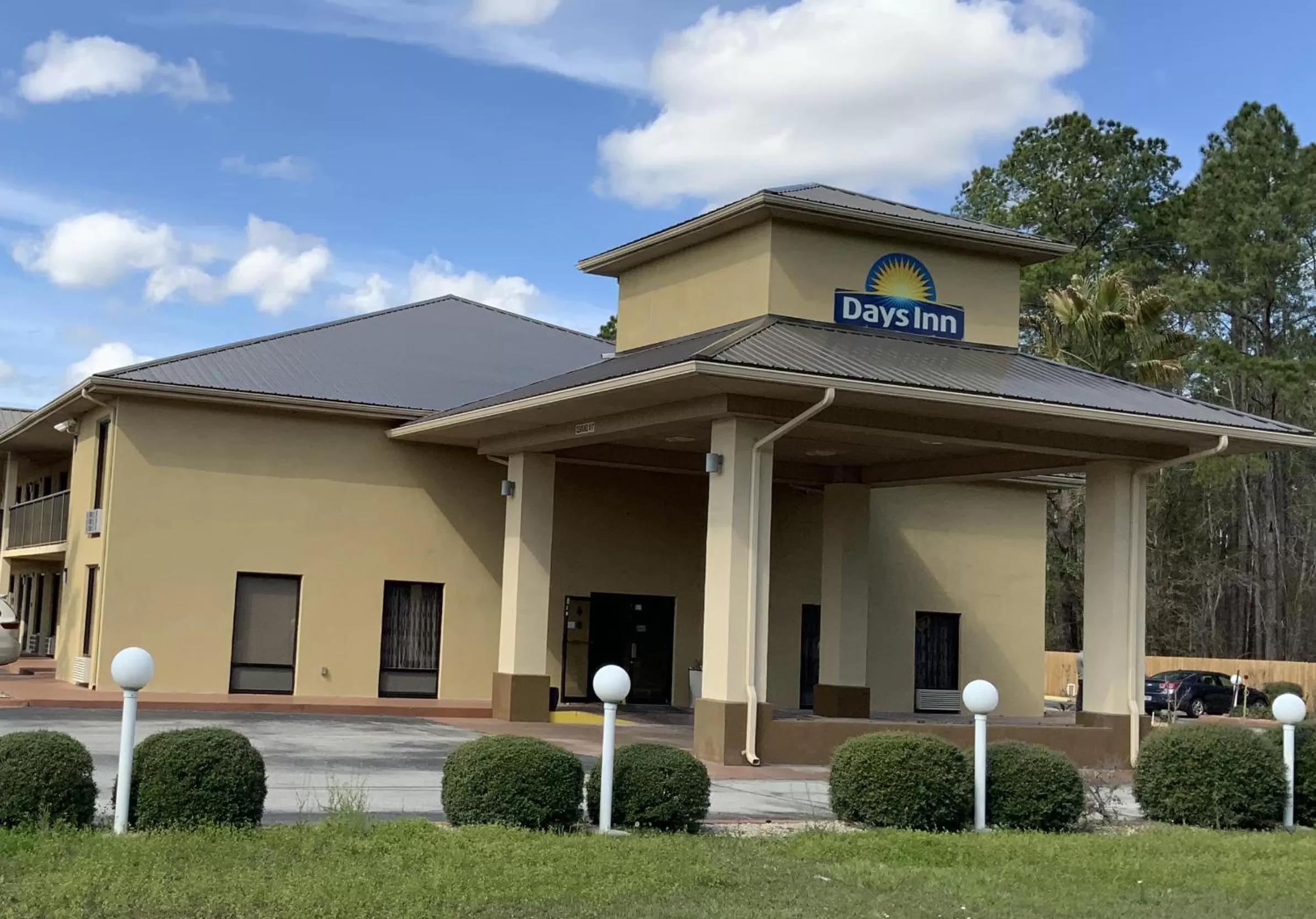 Property Building in Days Inn by Wyndham Lake City I-10