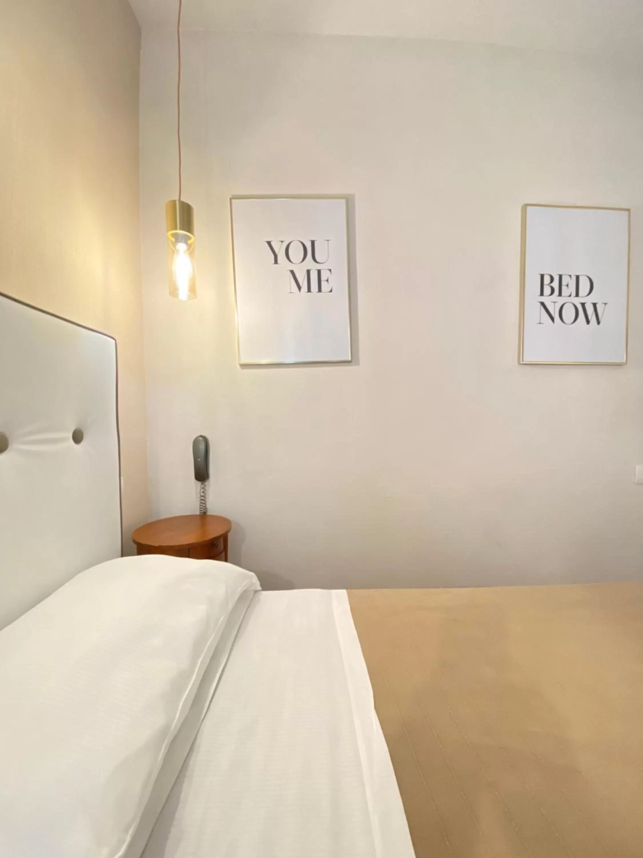 Photo of the whole room, Bed in Hotel Europeo Napoli