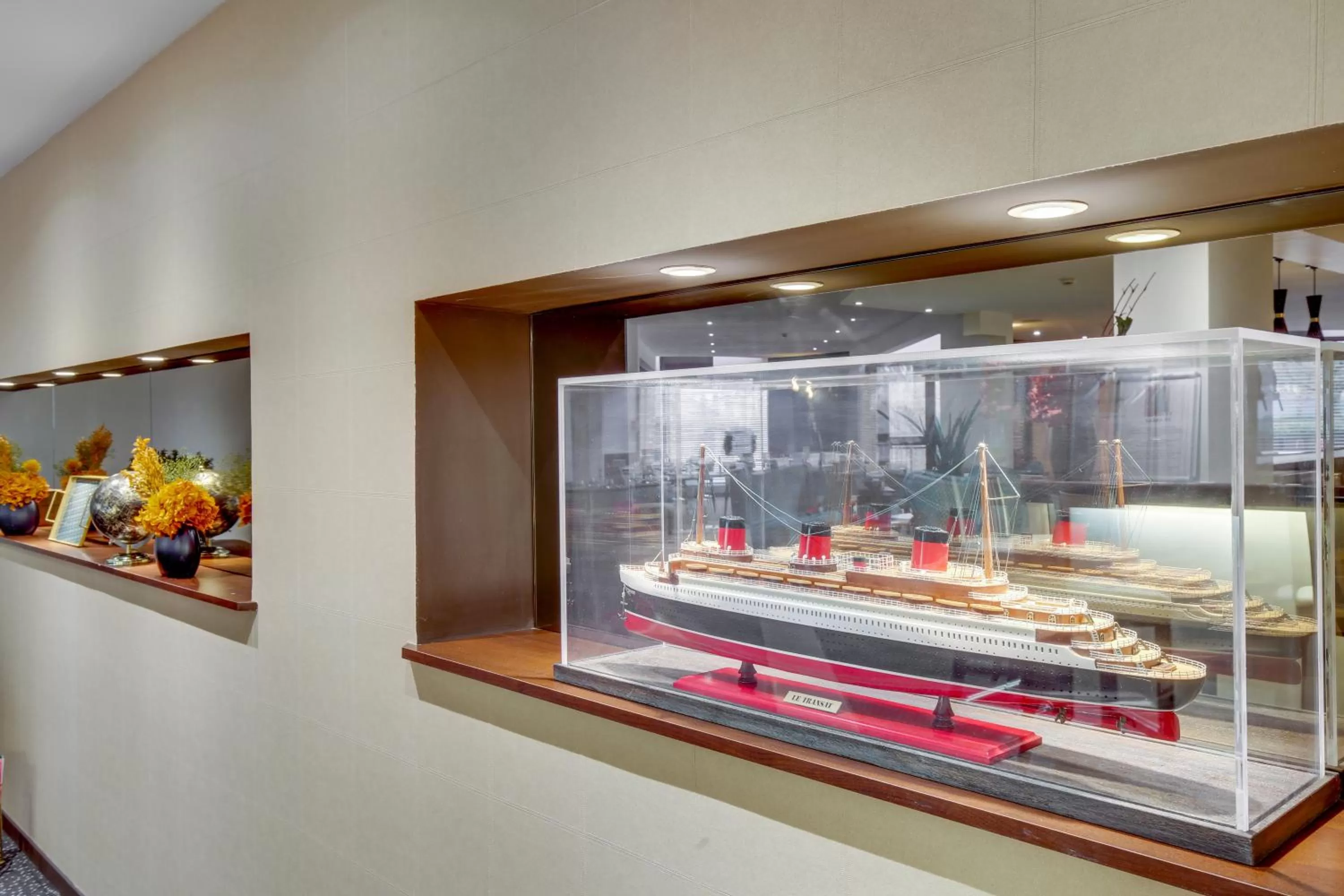 Restaurant/places to eat in Mercure Maurepas Saint Quentin